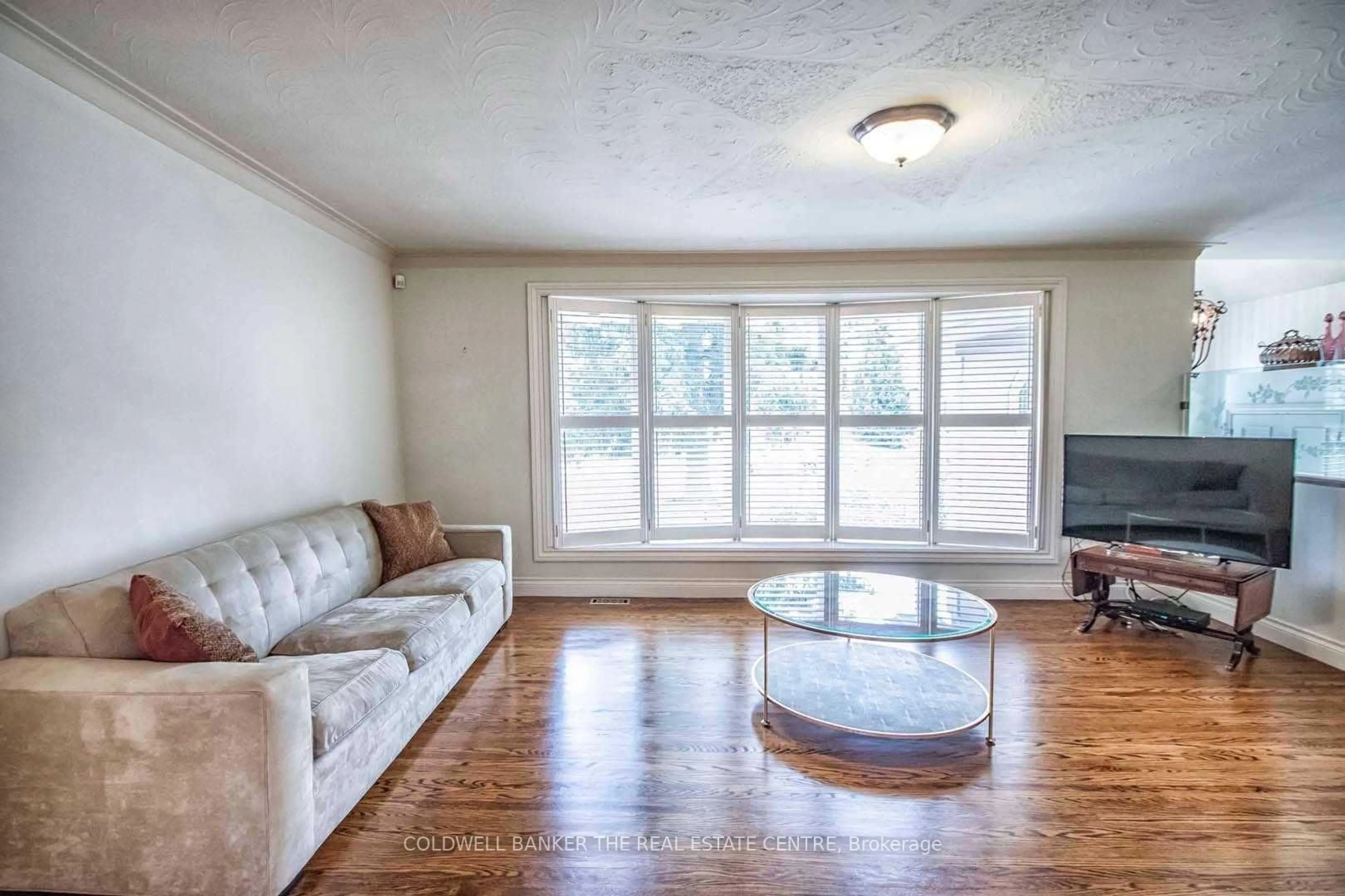 Living room with furniture, unknown for 4 Orlon Cres, Richmond Hill Ontario L4C 6S5