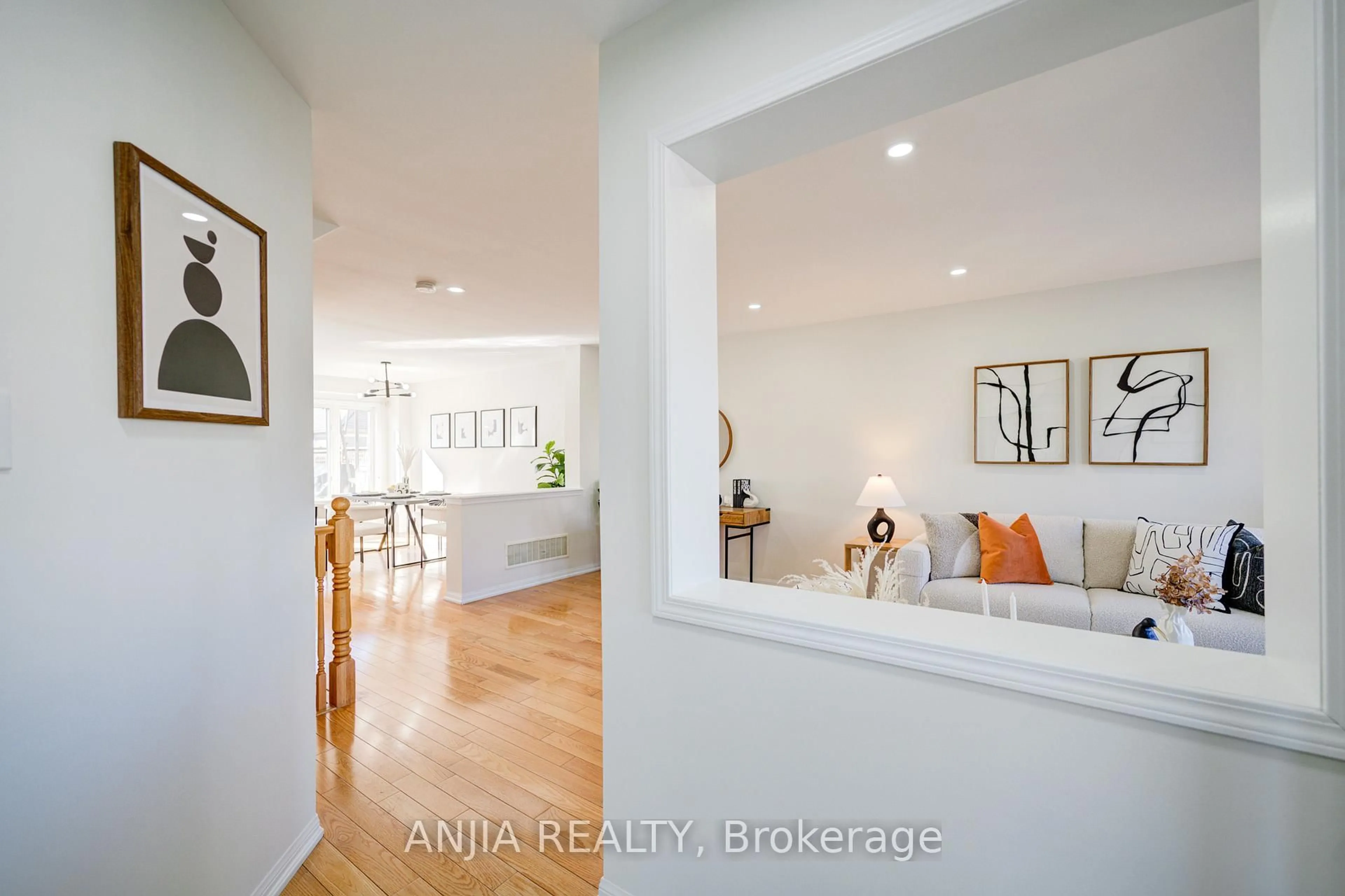 Indoor entryway for 42 Gas Lamp Lane, Markham Ontario L6B 0H5