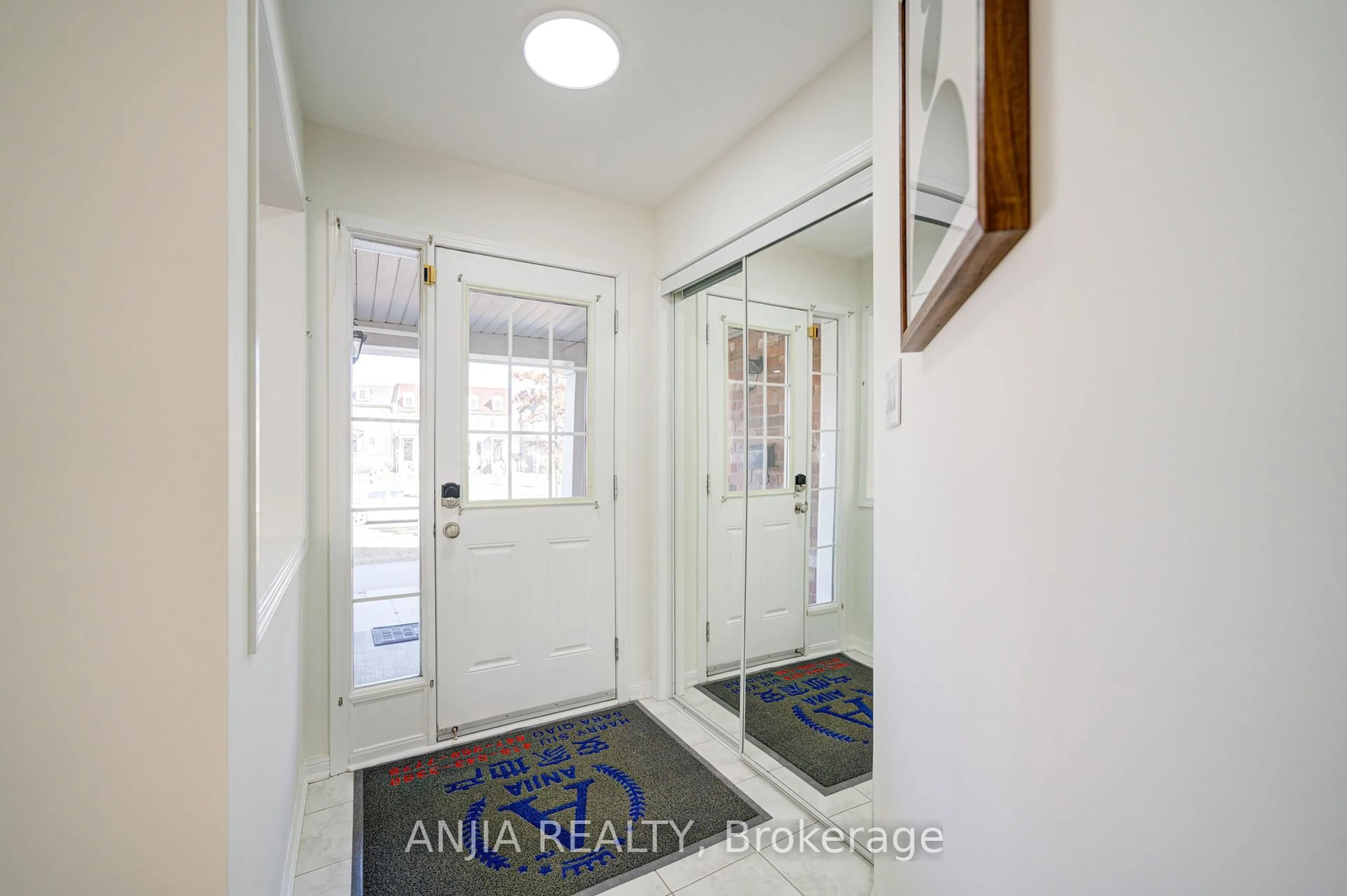Indoor entryway for 42 Gas Lamp Lane, Markham Ontario L6B 0H5