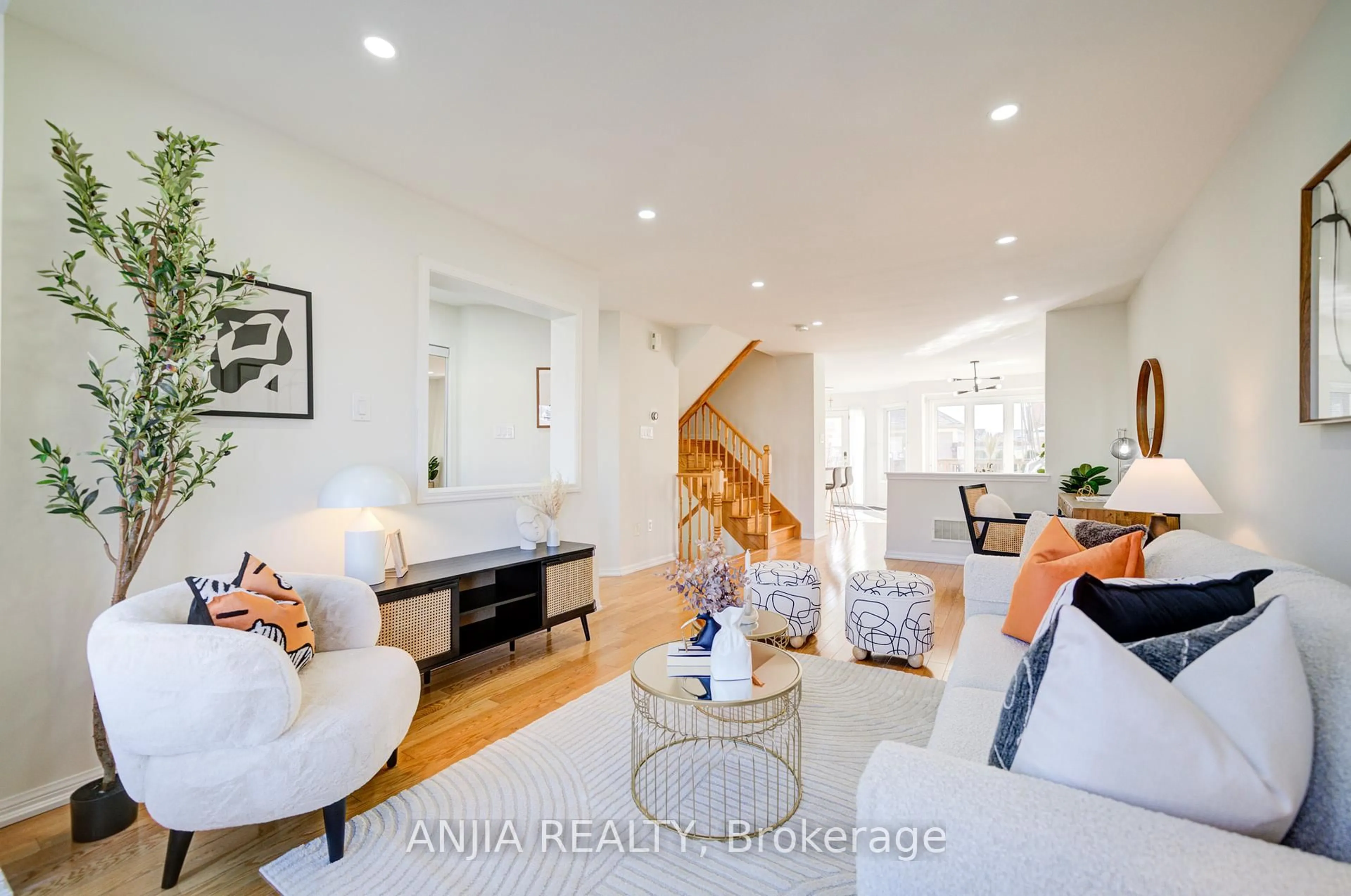 Living room with furniture, unknown for 42 Gas Lamp Lane, Markham Ontario L6B 0H5
