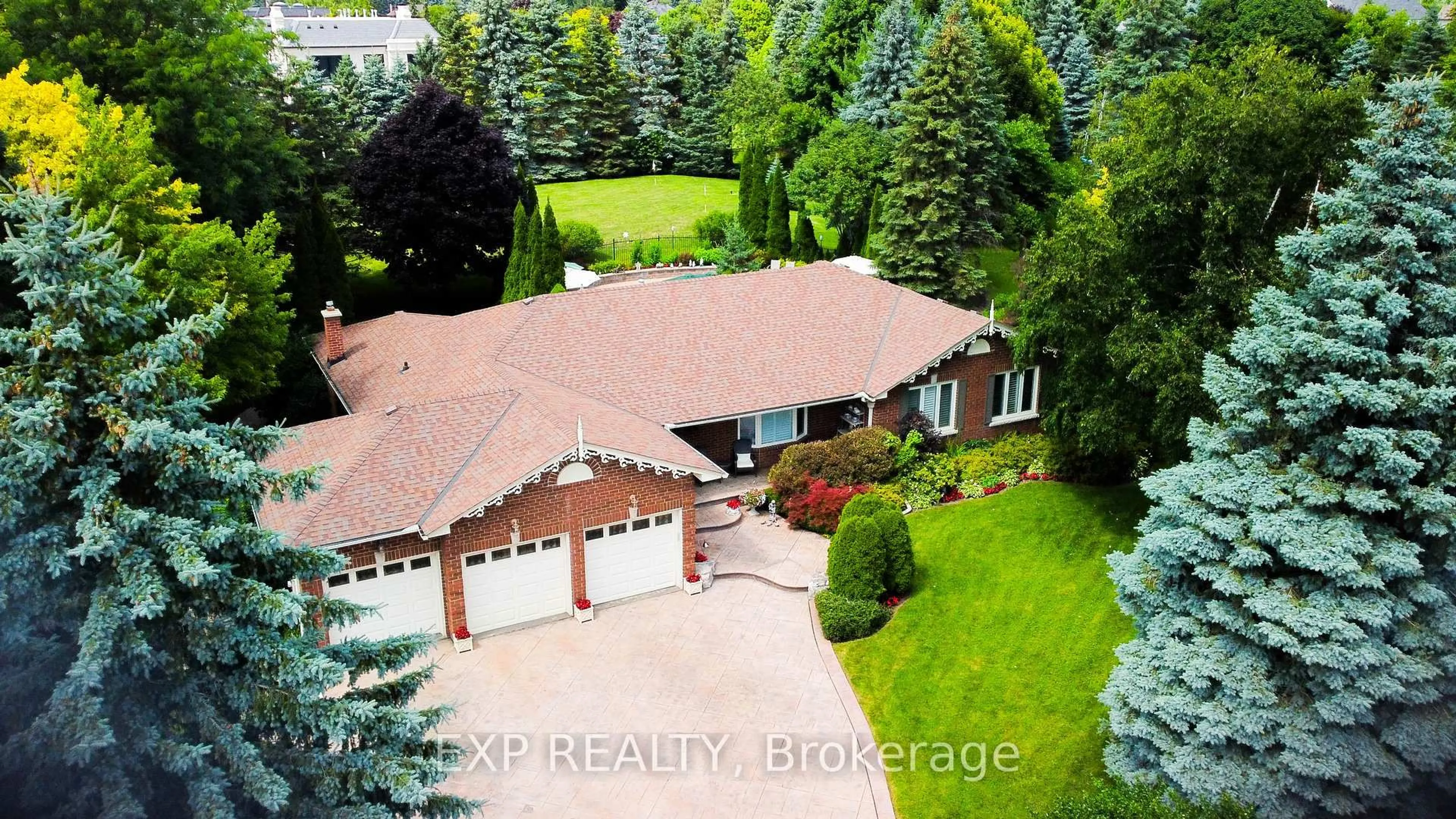 A pic from outside/outdoor area/front of a property/back of a property/a pic from drone, unknown for 287 Burns Blvd, King Ontario L7B 1E1
