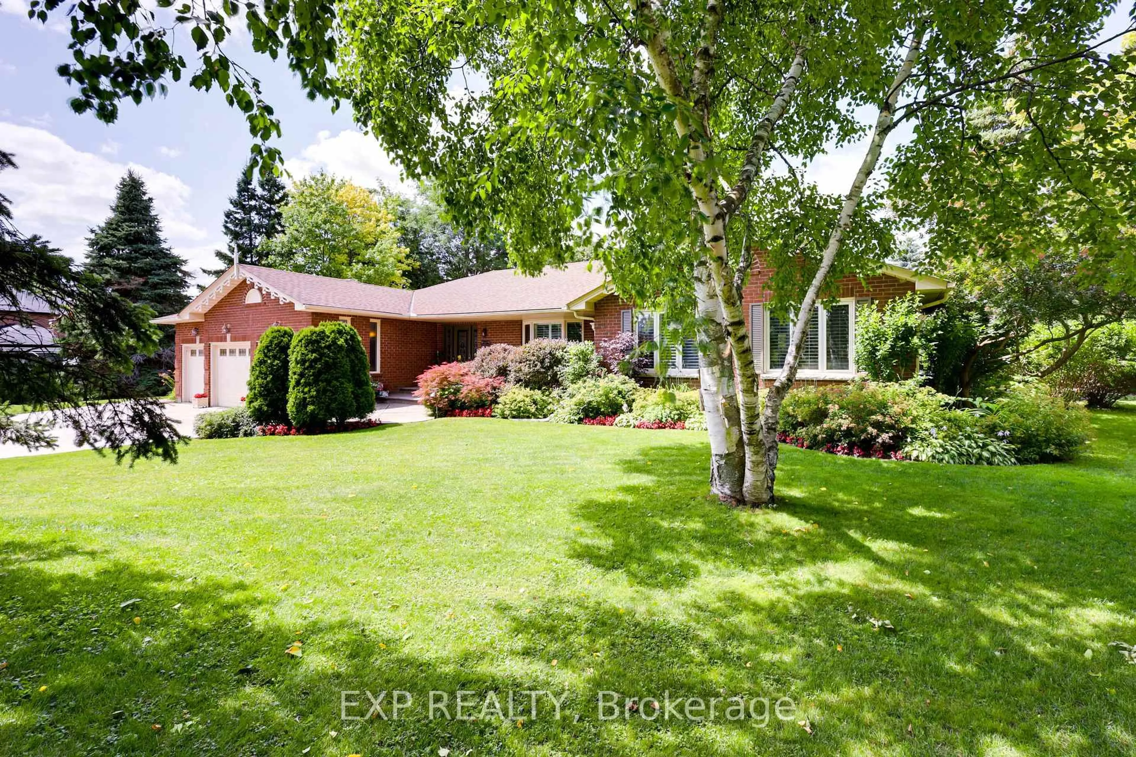 A pic from outside/outdoor area/front of a property/back of a property/a pic from drone, street for 287 Burns Blvd, King Ontario L7B 1E1