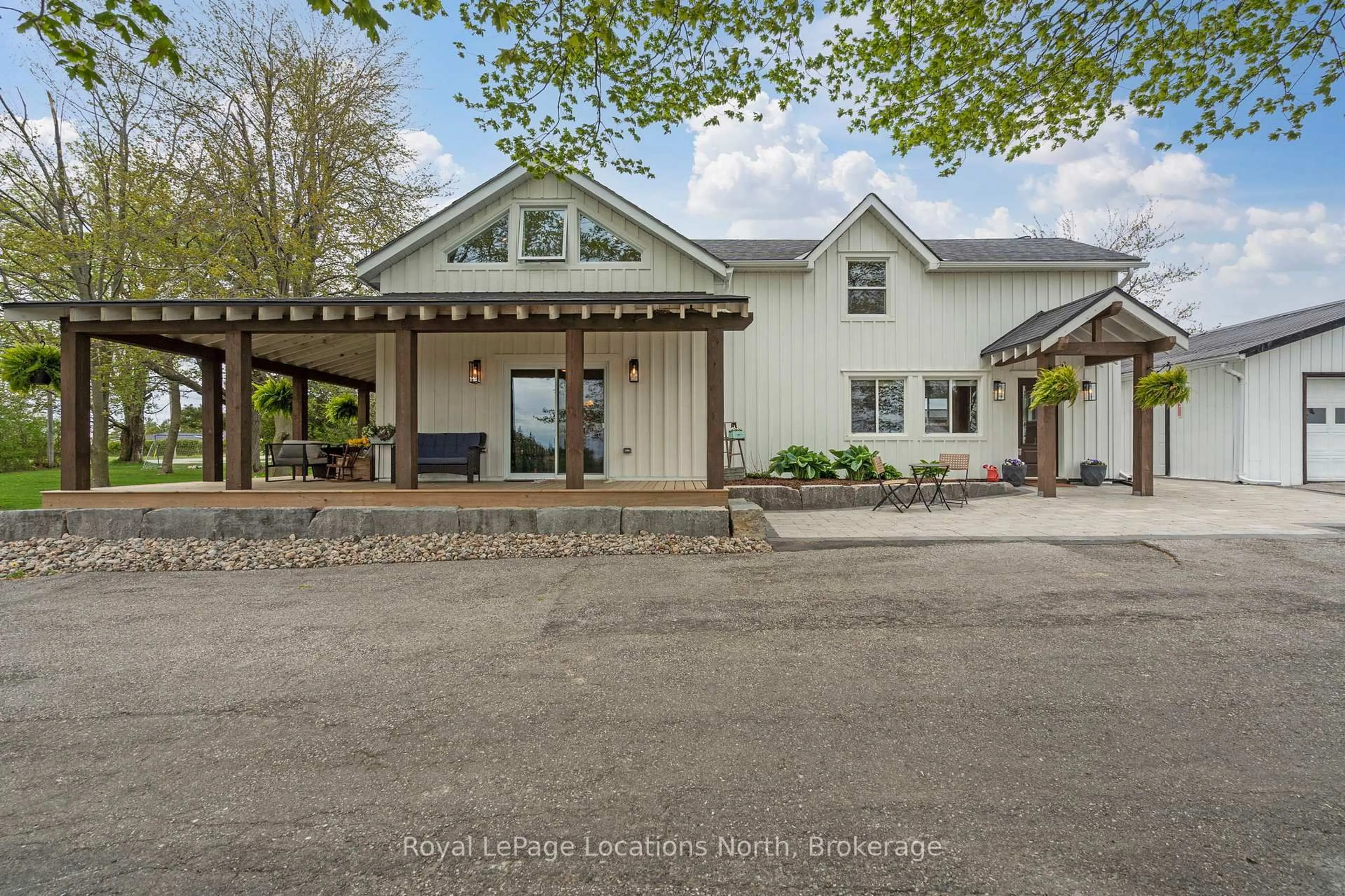 A pic from outside/outdoor area/front of a property/back of a property/a pic from drone, street for 5139 8th Line, Essa Ontario L0L 1L0
