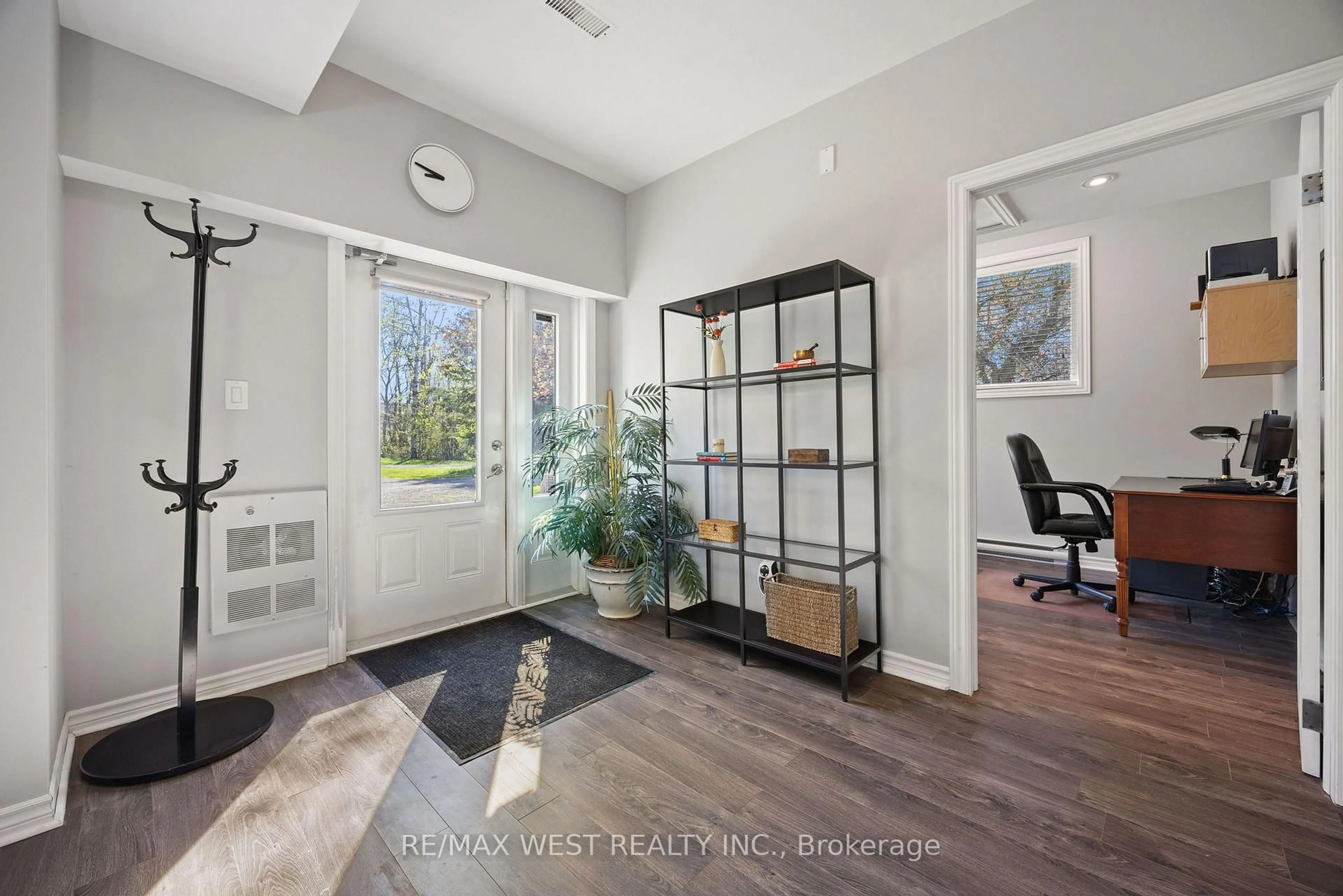 Indoor entryway for 6492 7th Line, New Tecumseth Ontario L0G 1A0