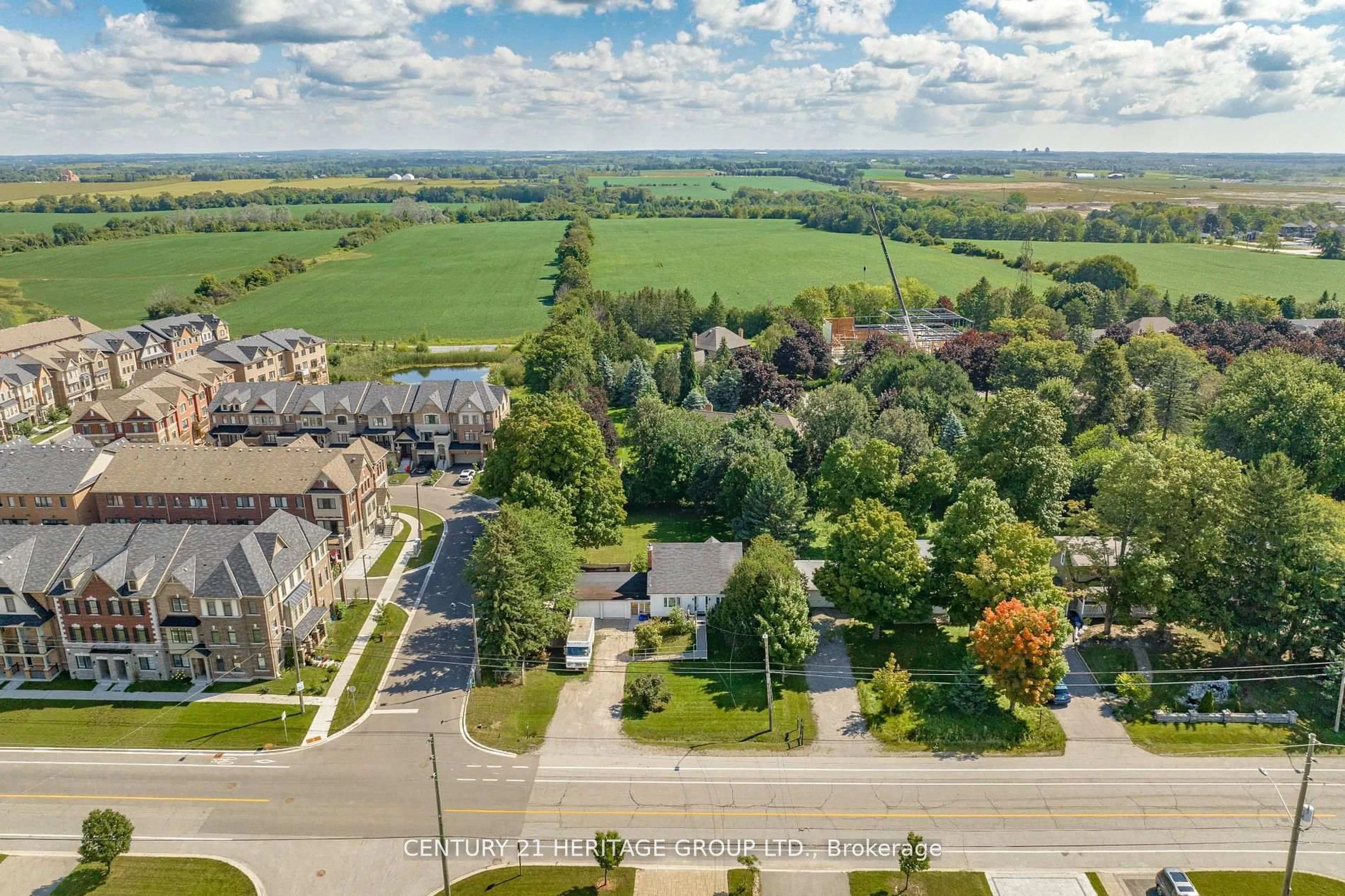 A pic from outside/outdoor area/front of a property/back of a property/a pic from drone, unknown for 10911 Victoria Square Blvd, Markham Ontario L6C 1J4