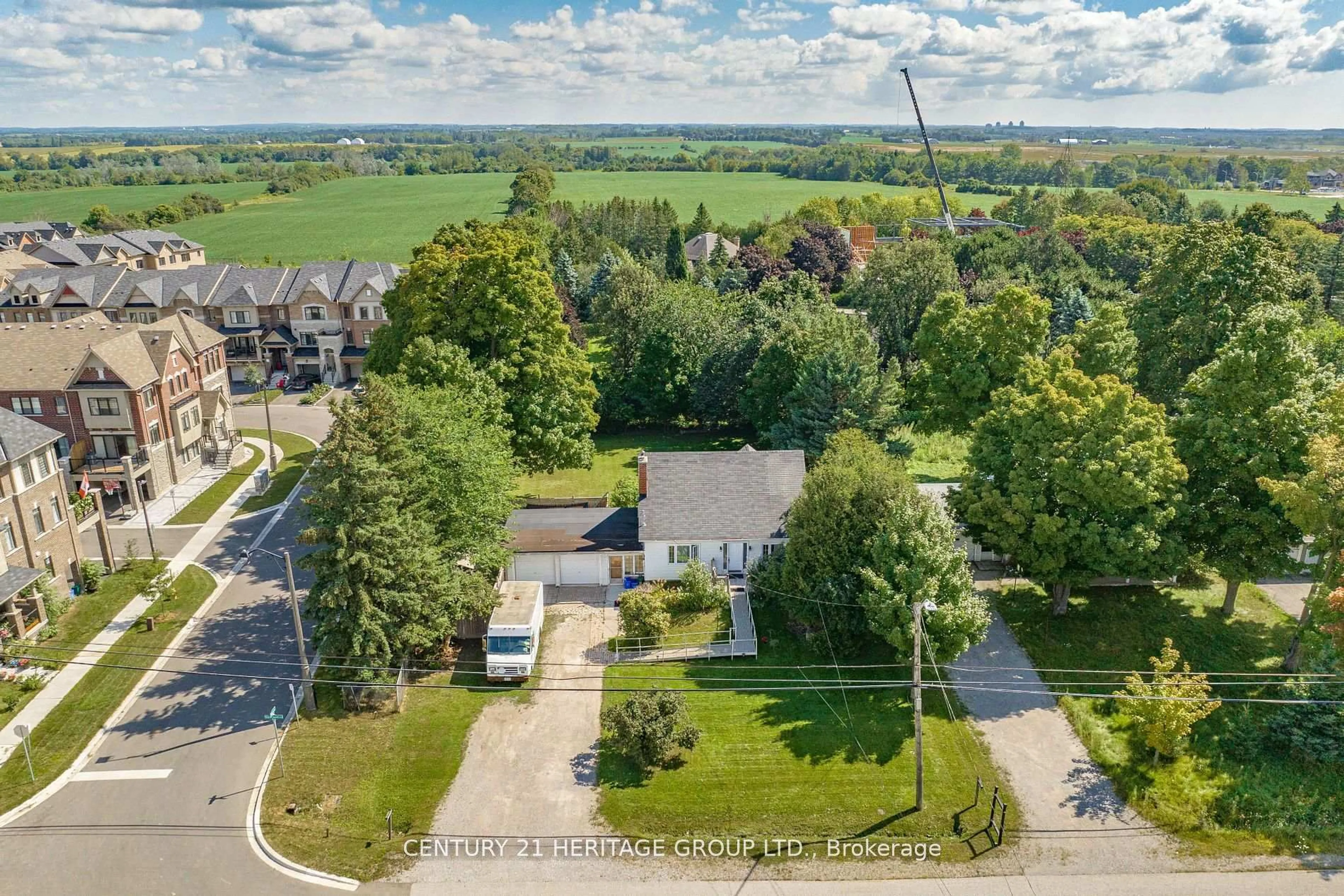 A pic from outside/outdoor area/front of a property/back of a property/a pic from drone, unknown for 10911 Victoria Square Blvd, Markham Ontario L6C 1J4