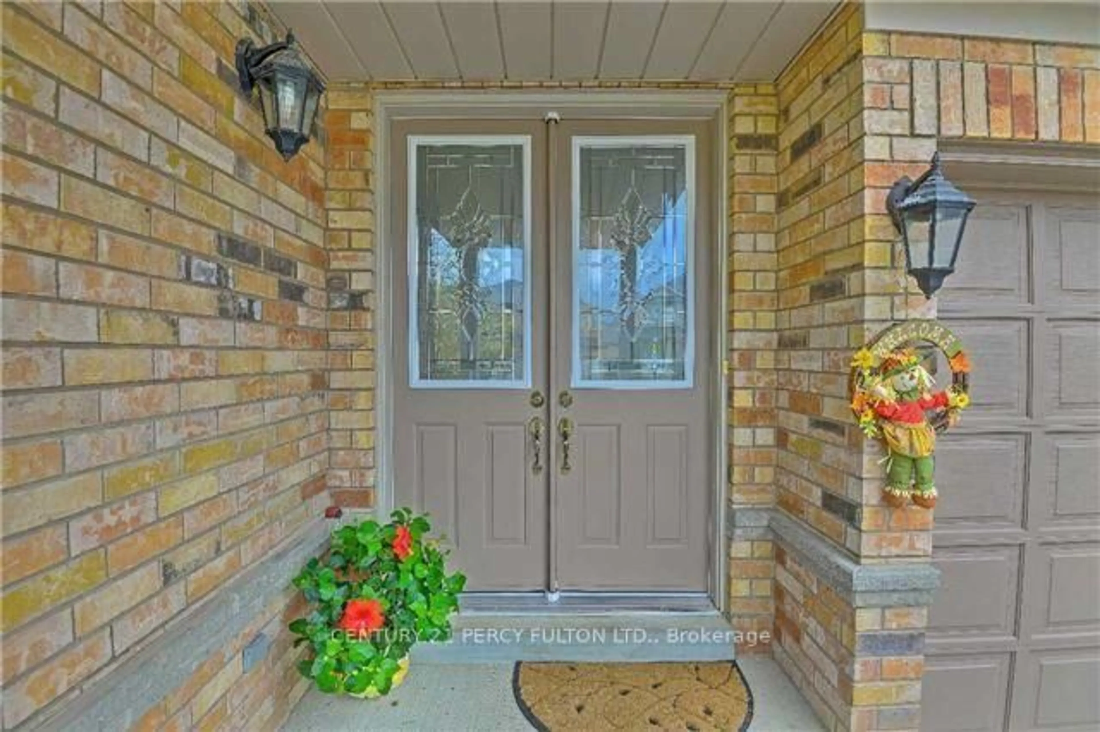 Indoor entryway for 359 Woodspring Ave, Newmarket Ontario L3X 3H1