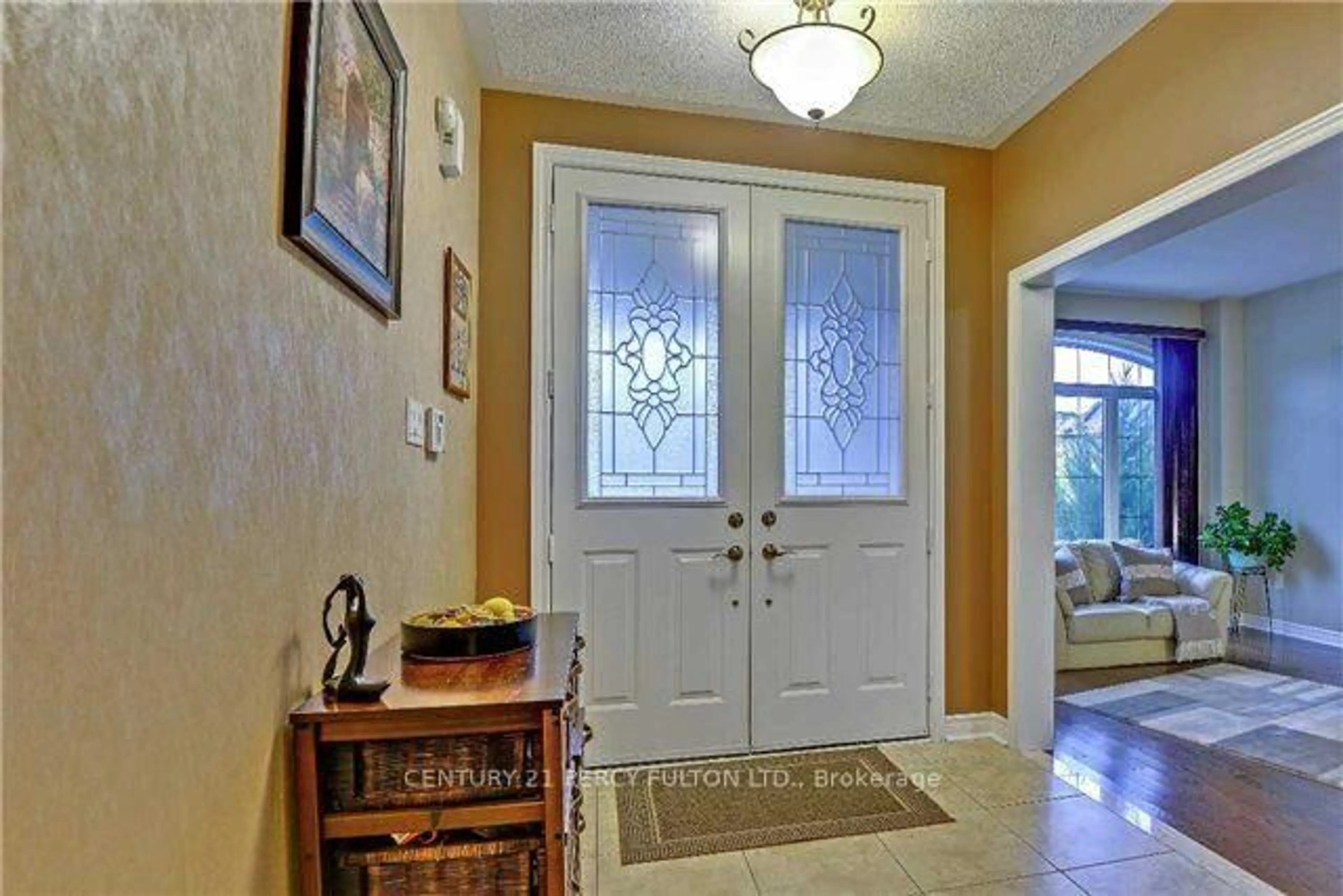 Indoor entryway for 359 Woodspring Ave, Newmarket Ontario L3X 3H1
