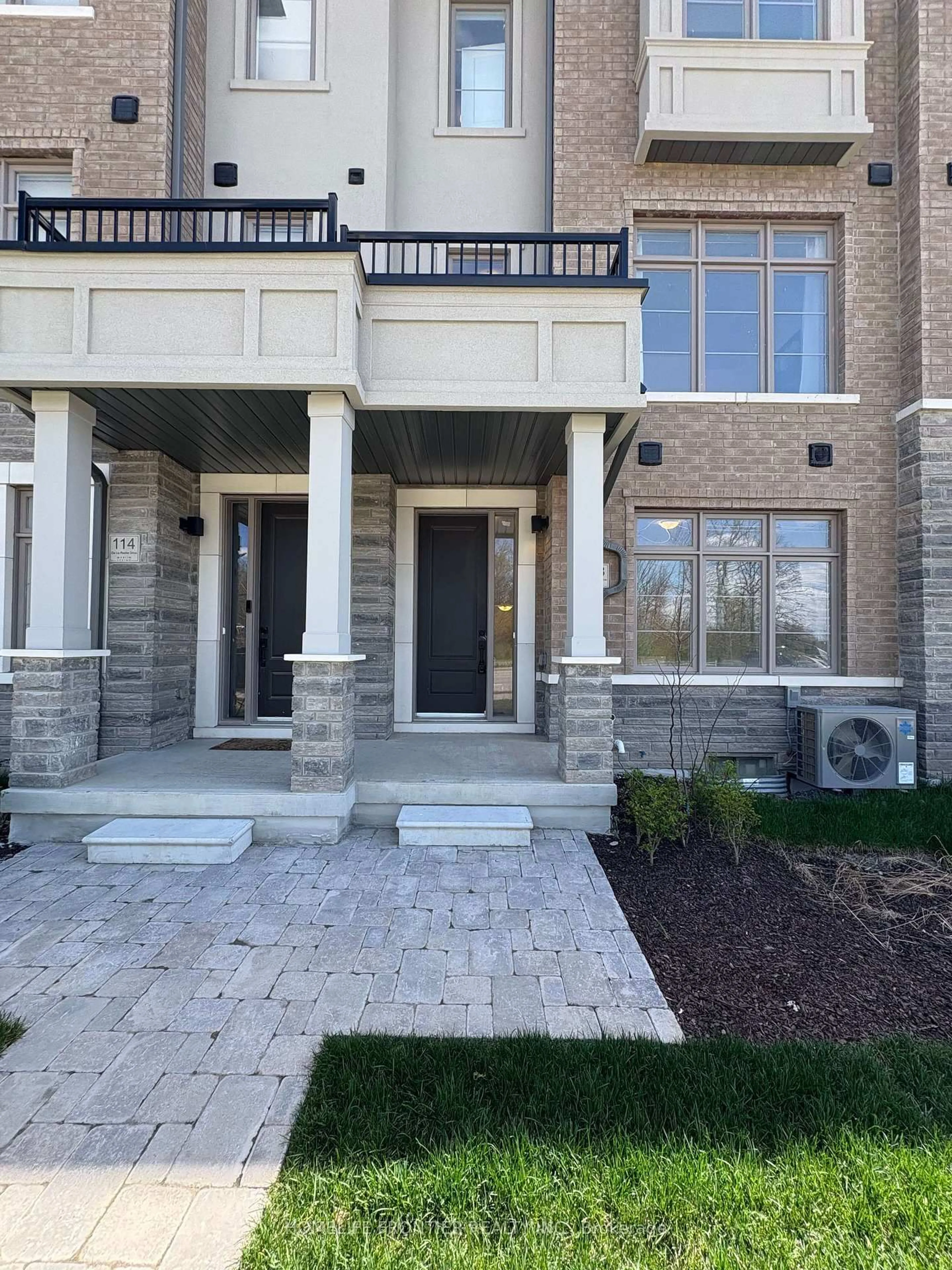 Home with brick exterior material, street for 118 De La Roche Dr, Vaughan Ontario L4H 5A3