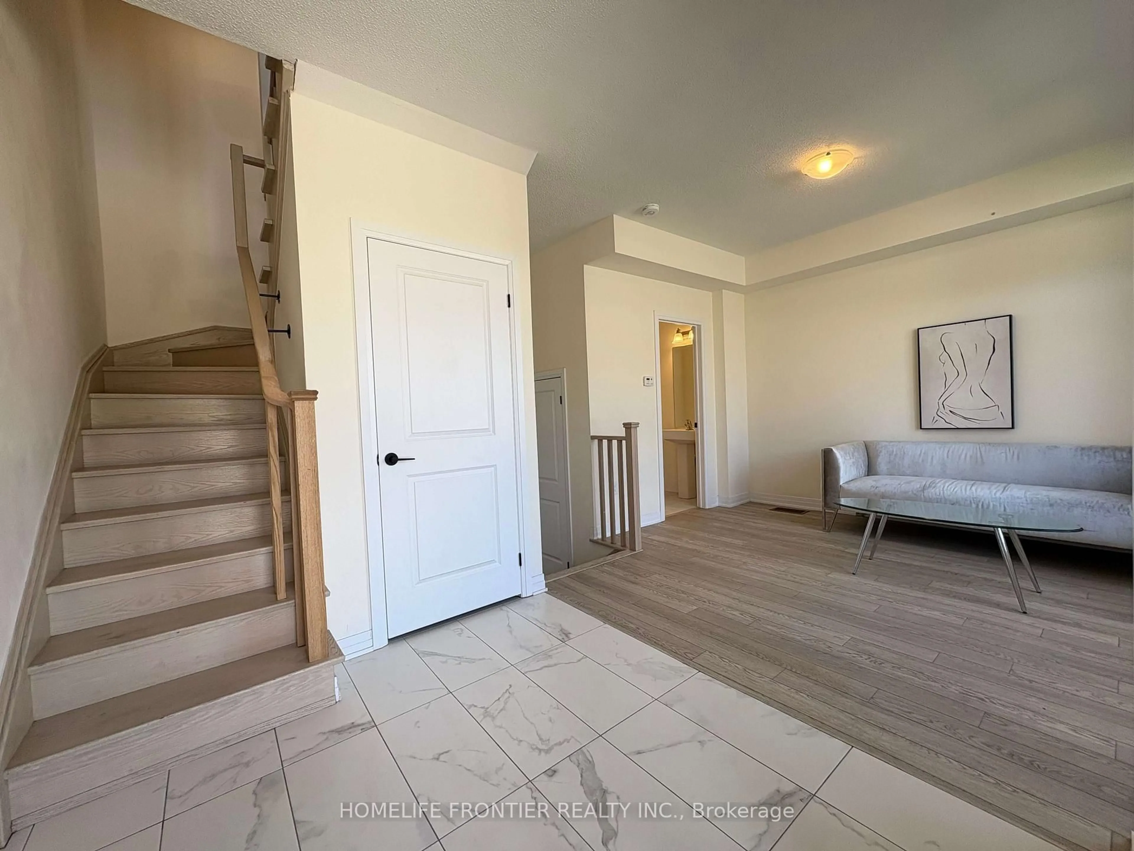 Indoor entryway for 118 De La Roche Dr, Vaughan Ontario L4H 5A3
