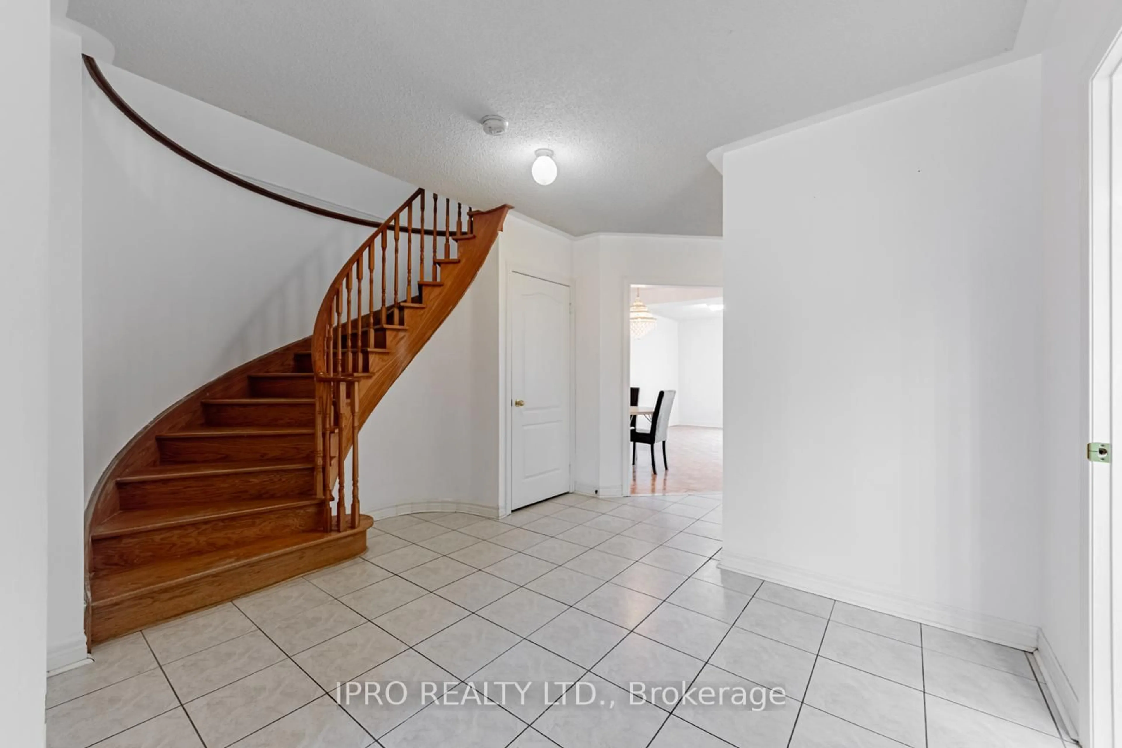 Unknown for 124 Casabel Dr, Vaughan Ontario L6A 3L8