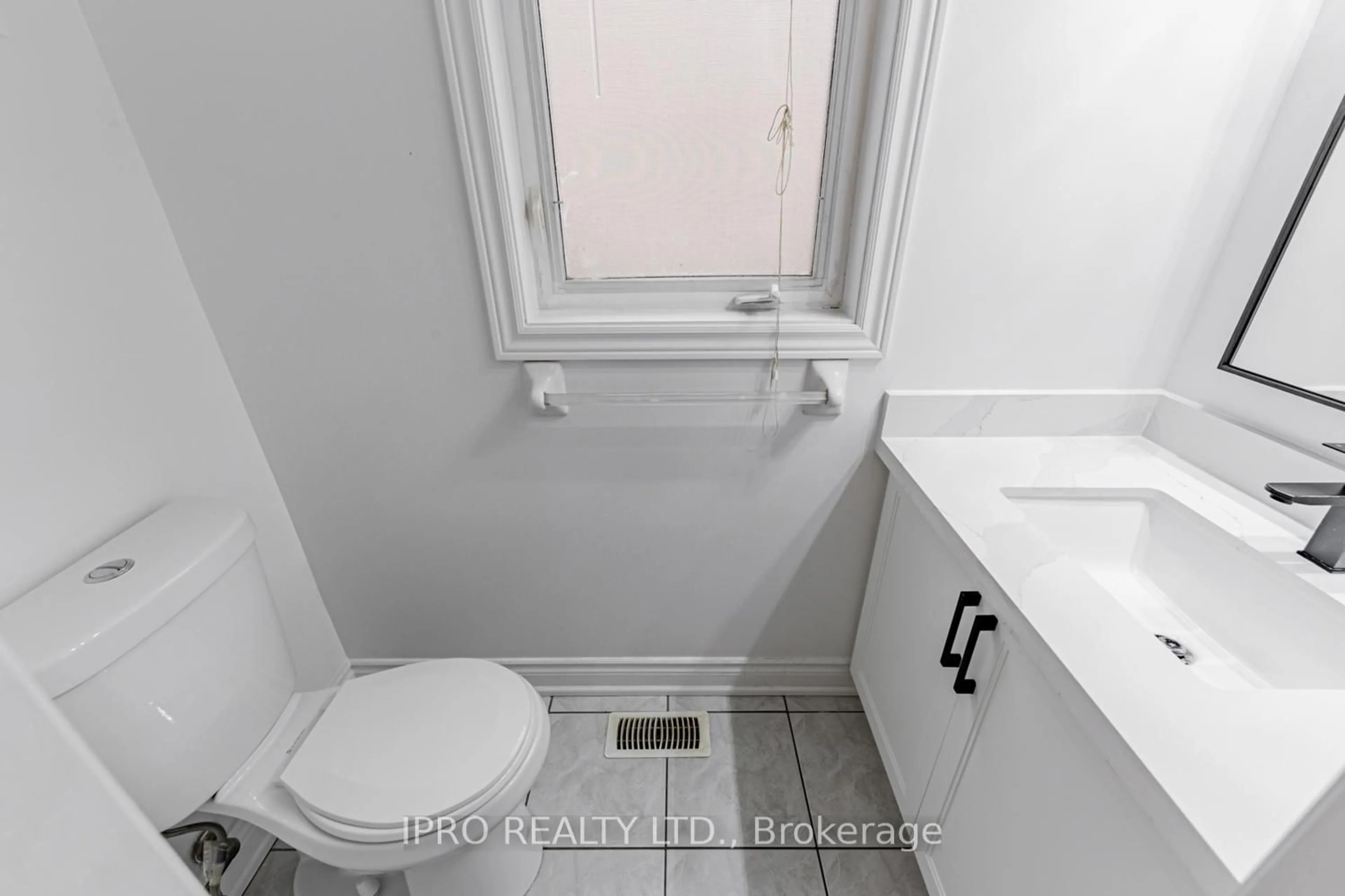 Standard bathroom, unknown for 124 Casabel Dr, Vaughan Ontario L6A 3L8