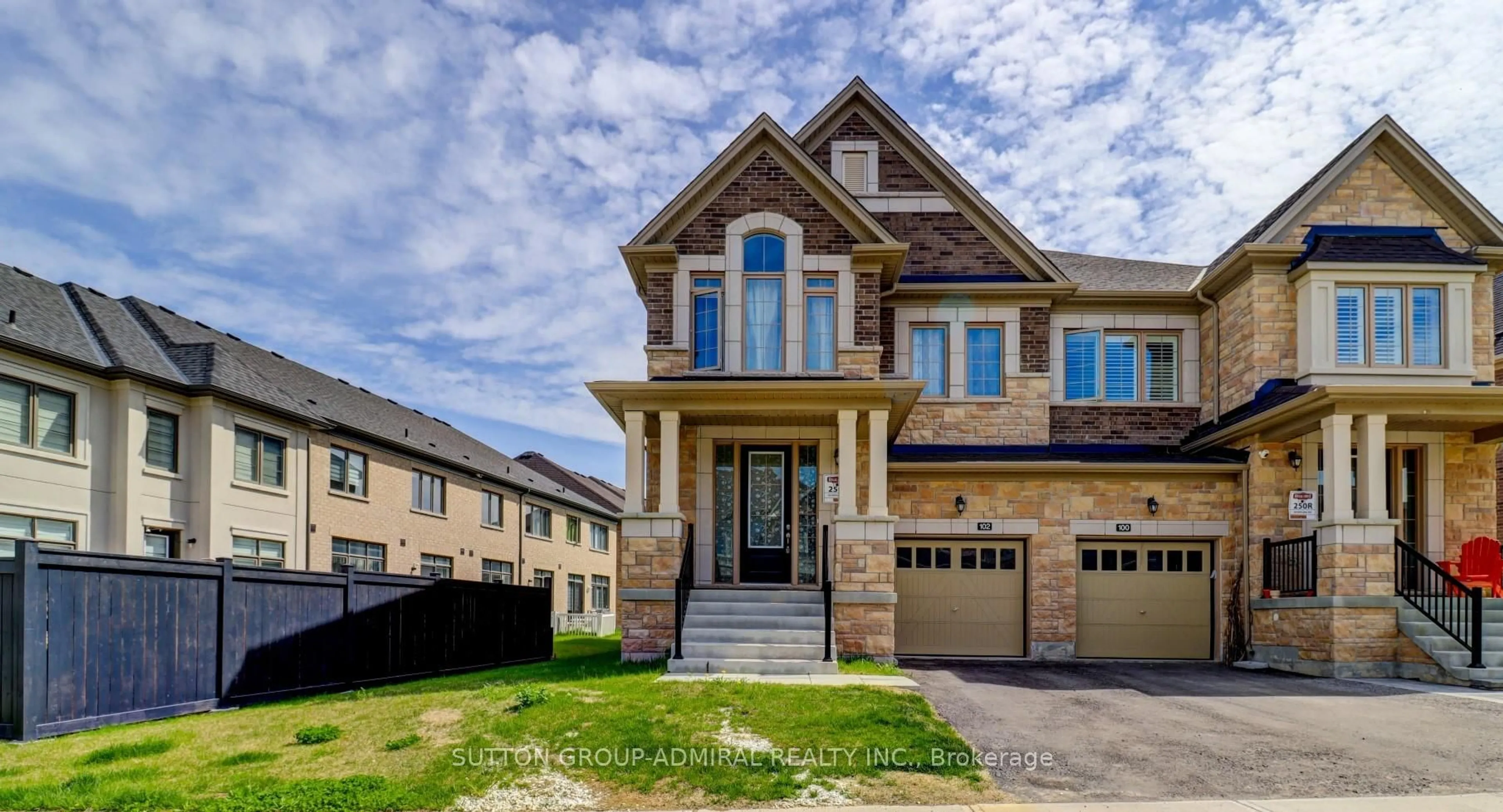 Home with brick exterior material, street for 102 Kentledge Ave, East Gwillimbury Ontario L9N 0V9