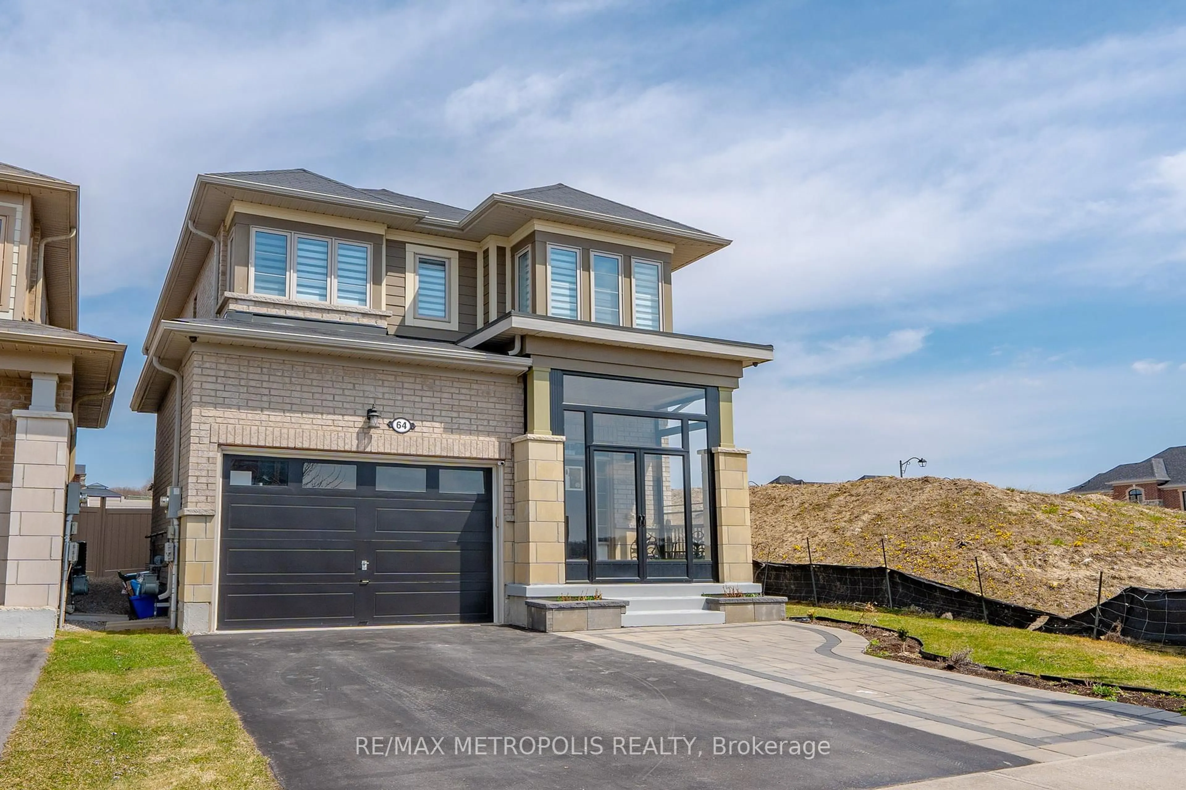 Home with brick exterior material, street for 64 Kiteley Cres, East Gwillimbury Ontario L9N 0L6
