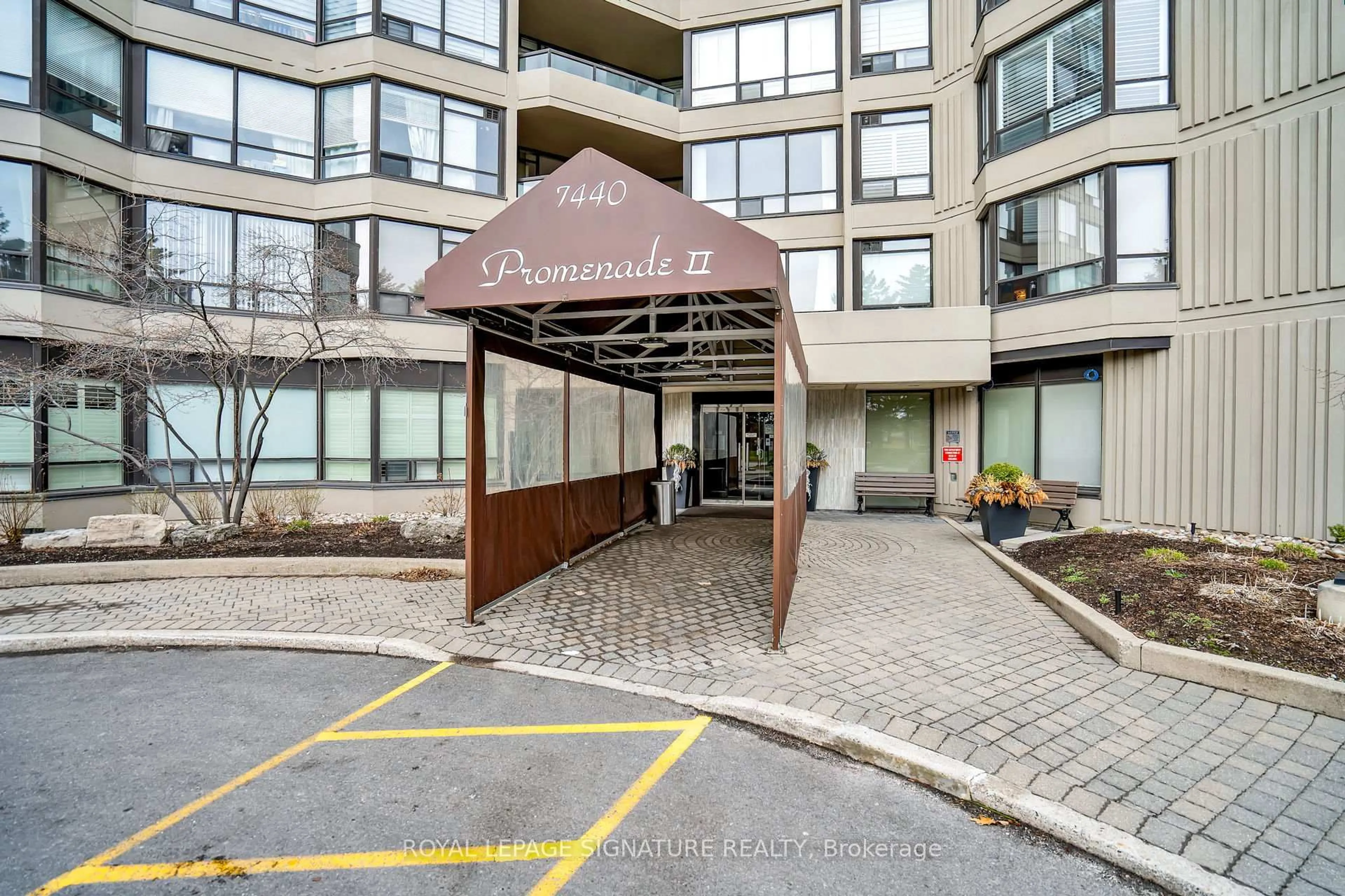 Indoor foyer for 7440 Bathurst St #903, Vaughan Ontario L4J 7K8