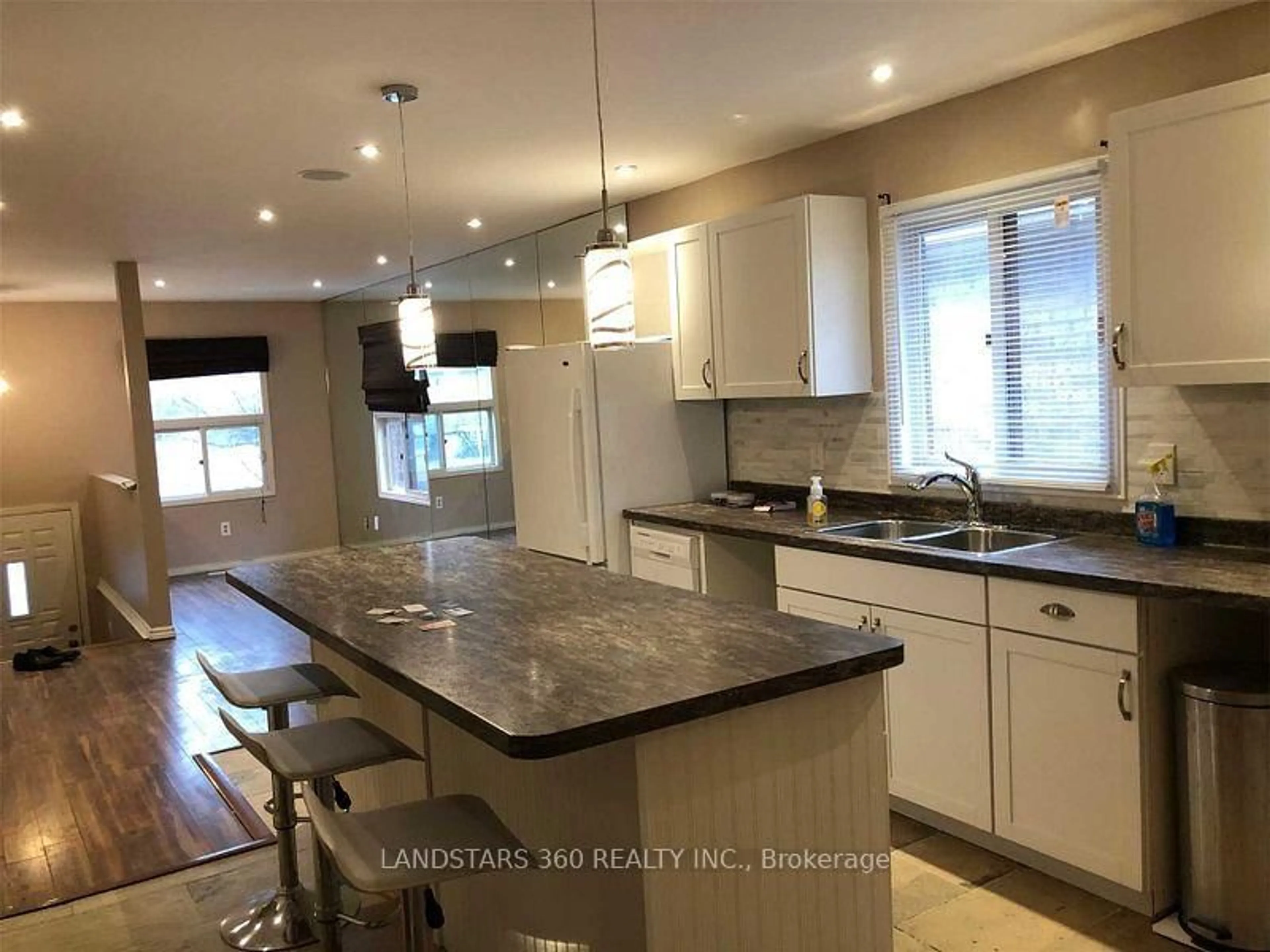 Open concept kitchen, unknown for 26 Hodgins Ave, Georgina Ontario L4P 3T3