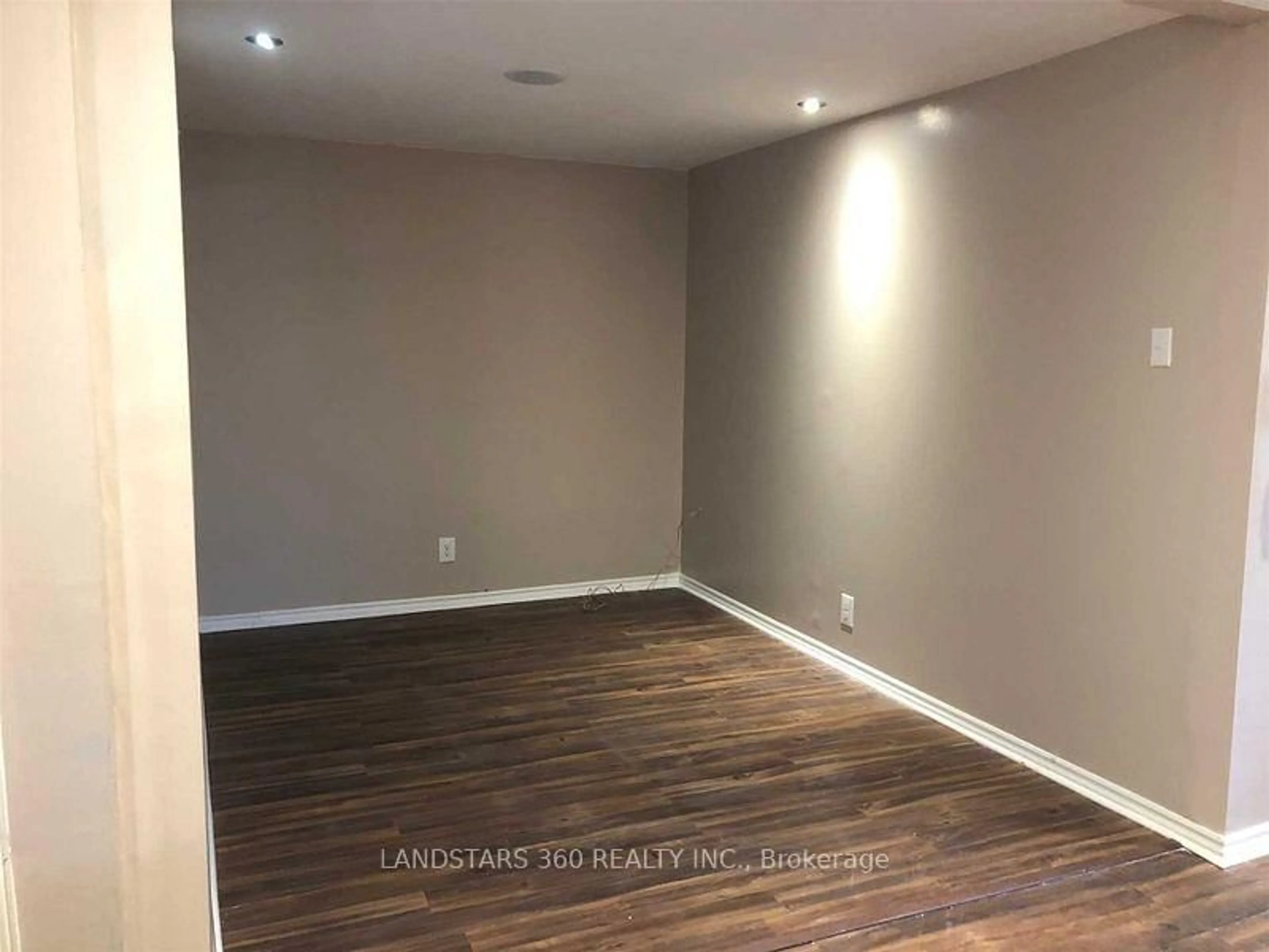 A pic of a room for 26 Hodgins Ave, Georgina Ontario L4P 3T3
