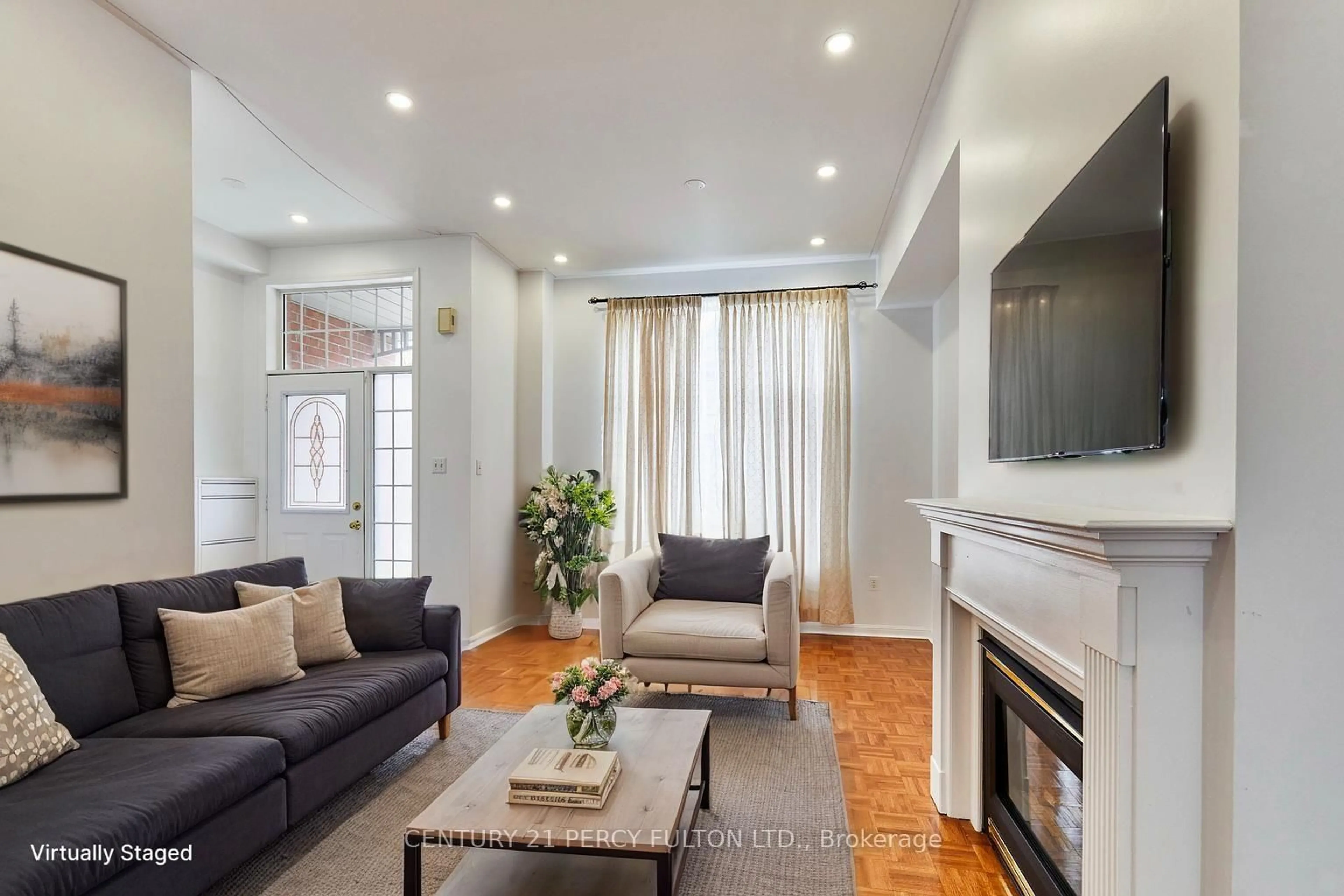 Living room with furniture, unknown for 130 Walkerville Rd, Markham Ontario L6B 1B6