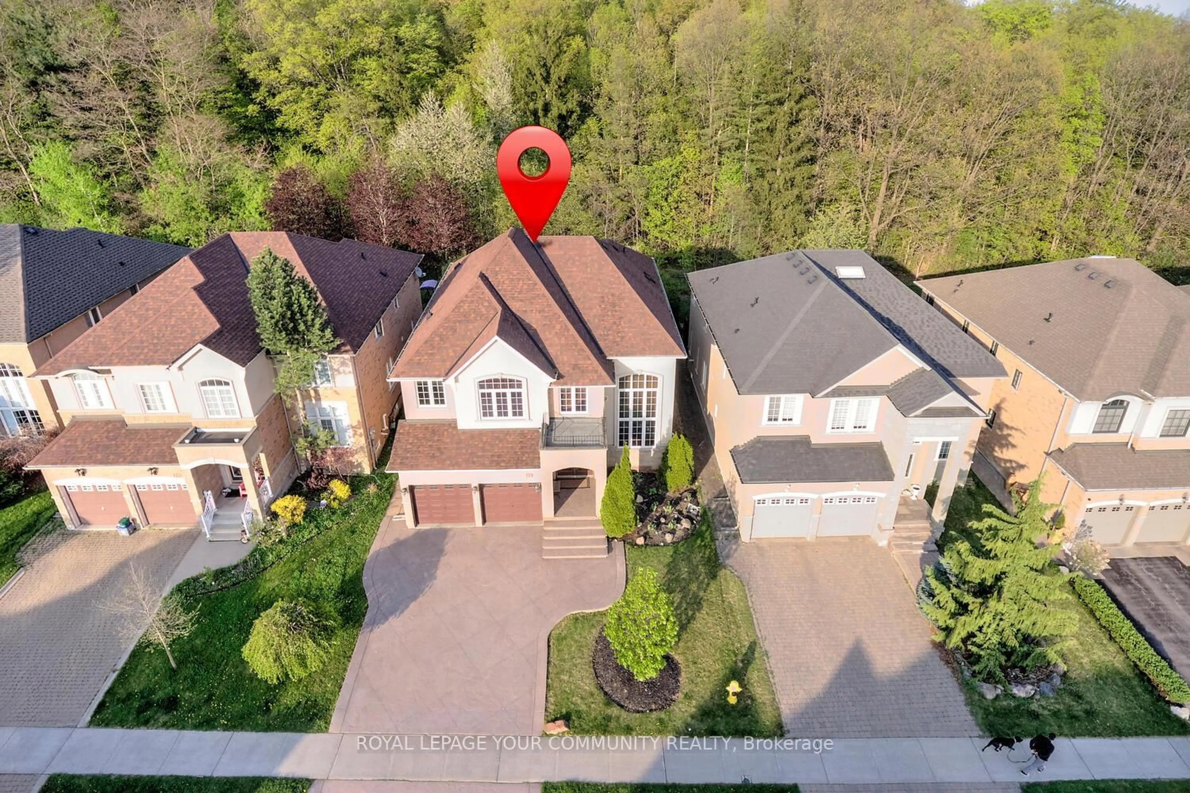 A pic from outside/outdoor area/front of a property/back of a property/a pic from drone, street for 119 Thornhill Woods Dr, Vaughan Ontario L4J 8R5