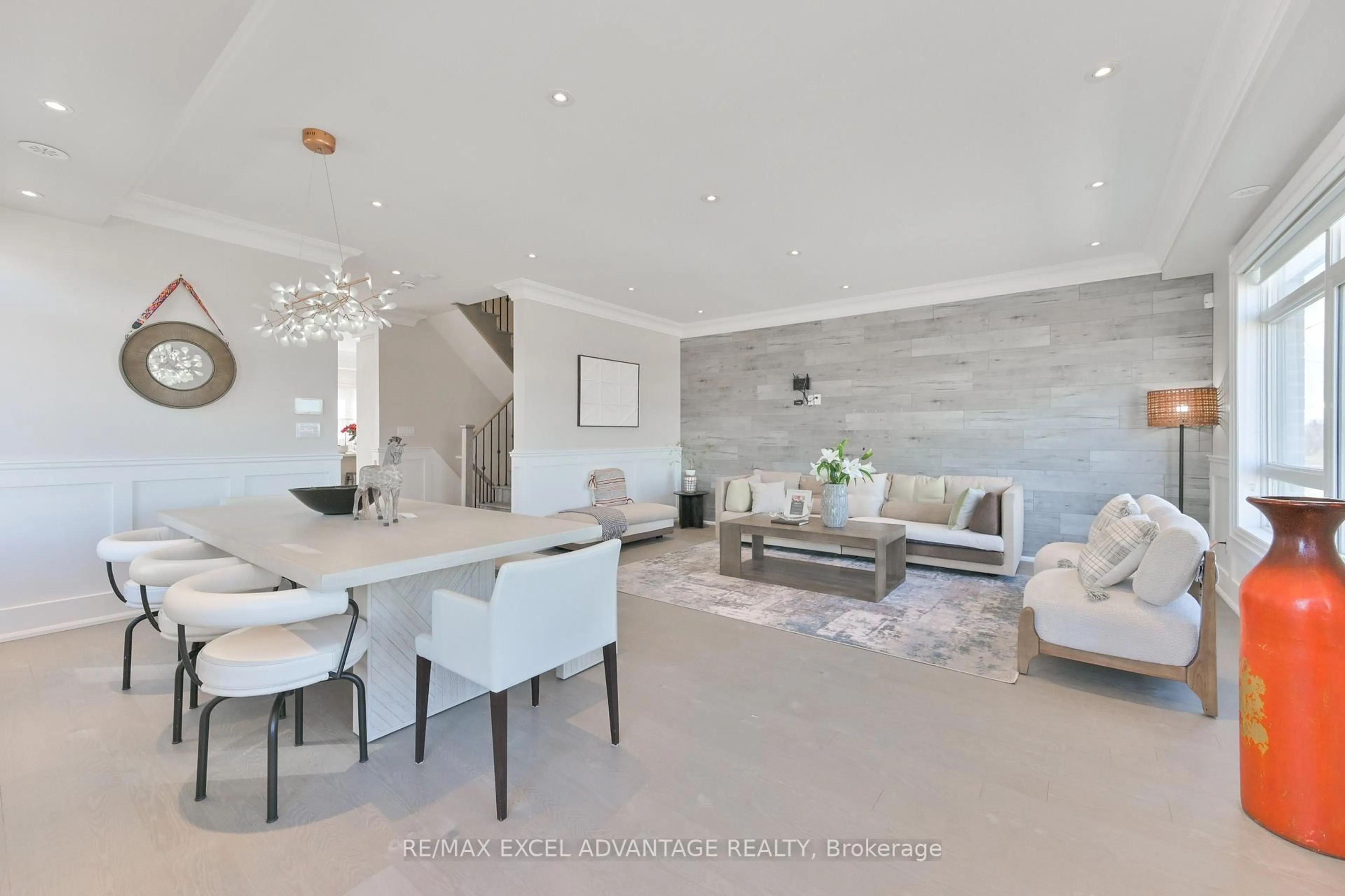 Living room with furniture, unknown for 50 South Park Rd, Markham Ontario L3T 0G6
