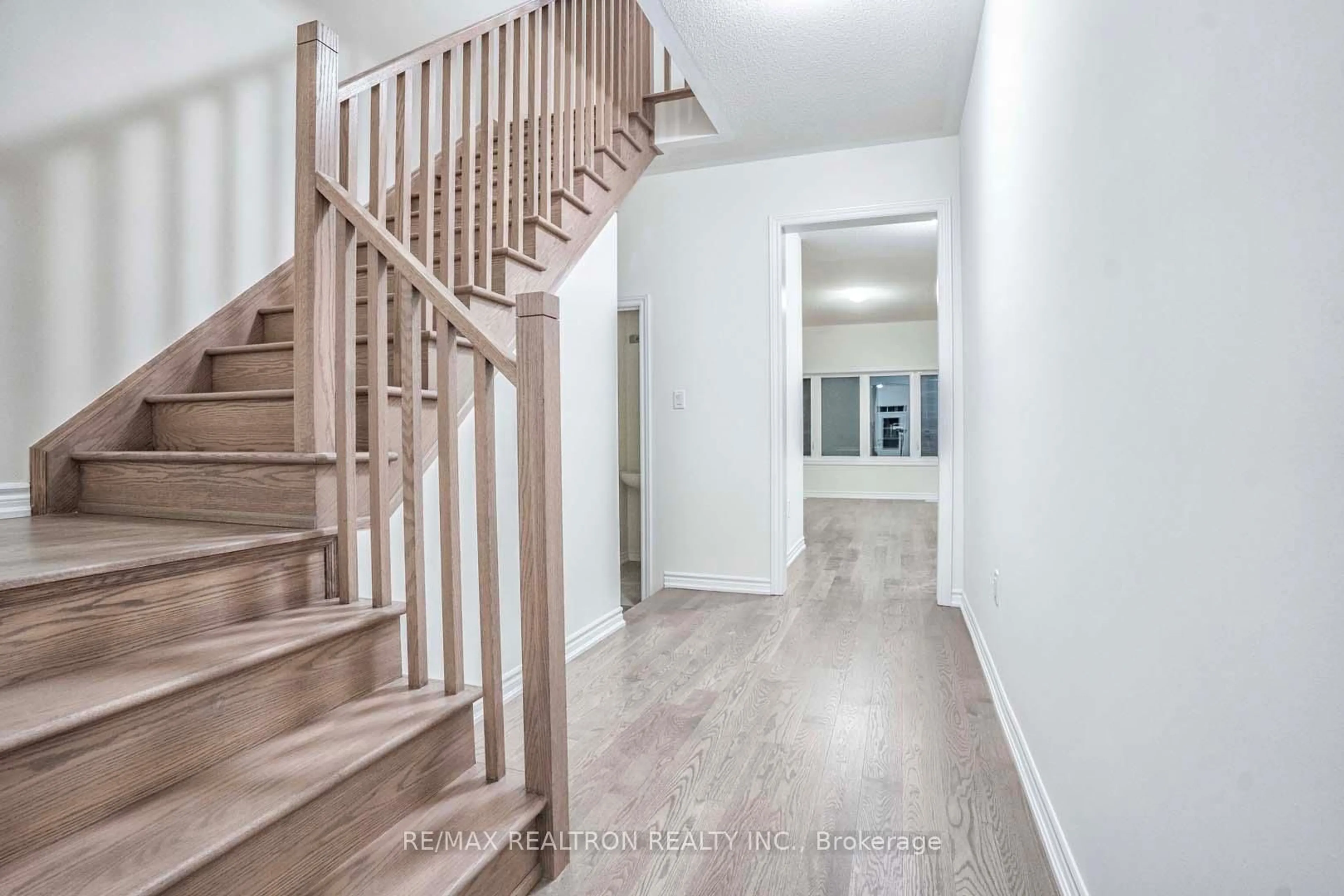 Stairs for 1502 Harker St, Innisfil Ontario L9S 0R4