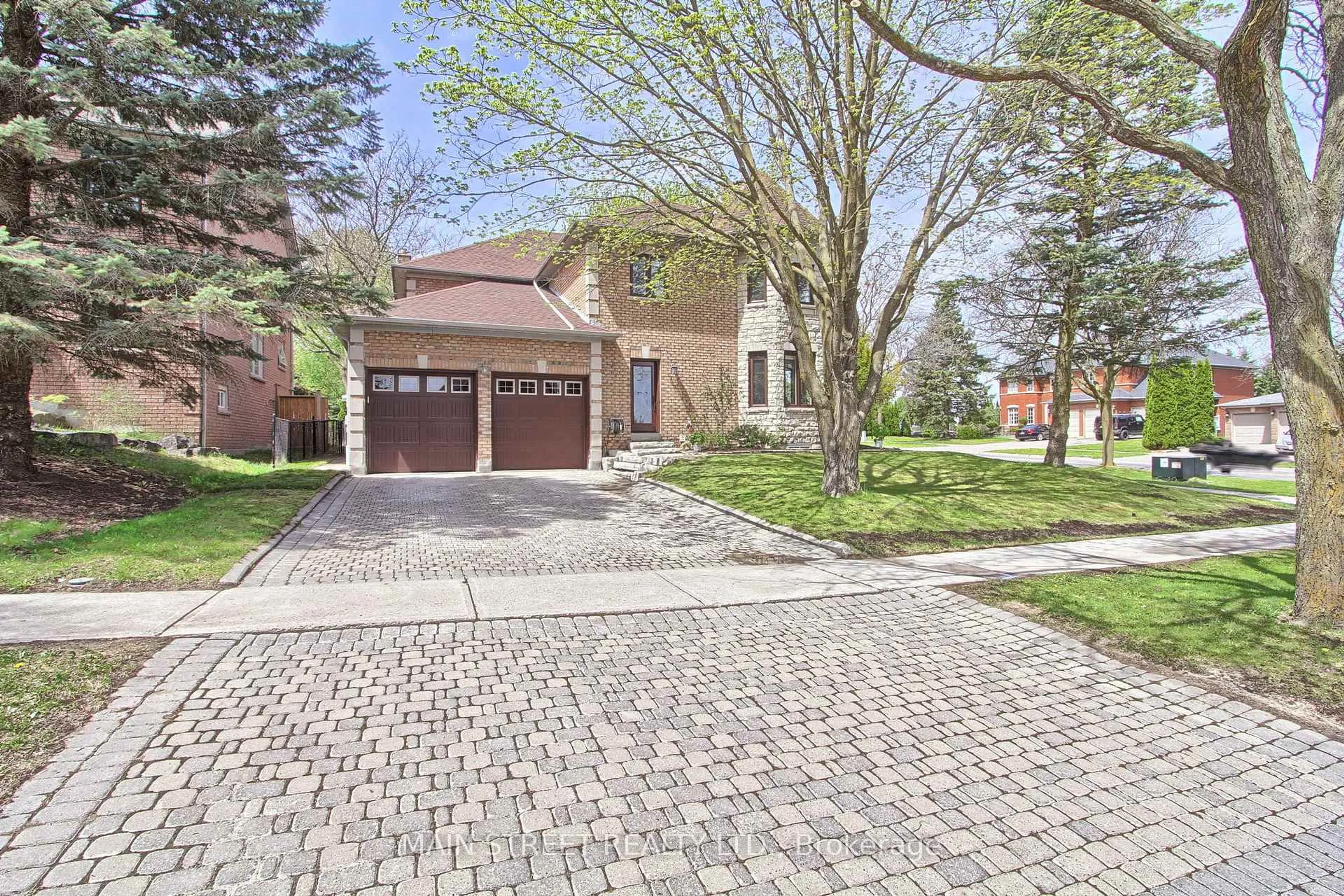 Home with brick exterior material, street for 898 Stonehaven Ave, Newmarket Ontario L3X 1K7
