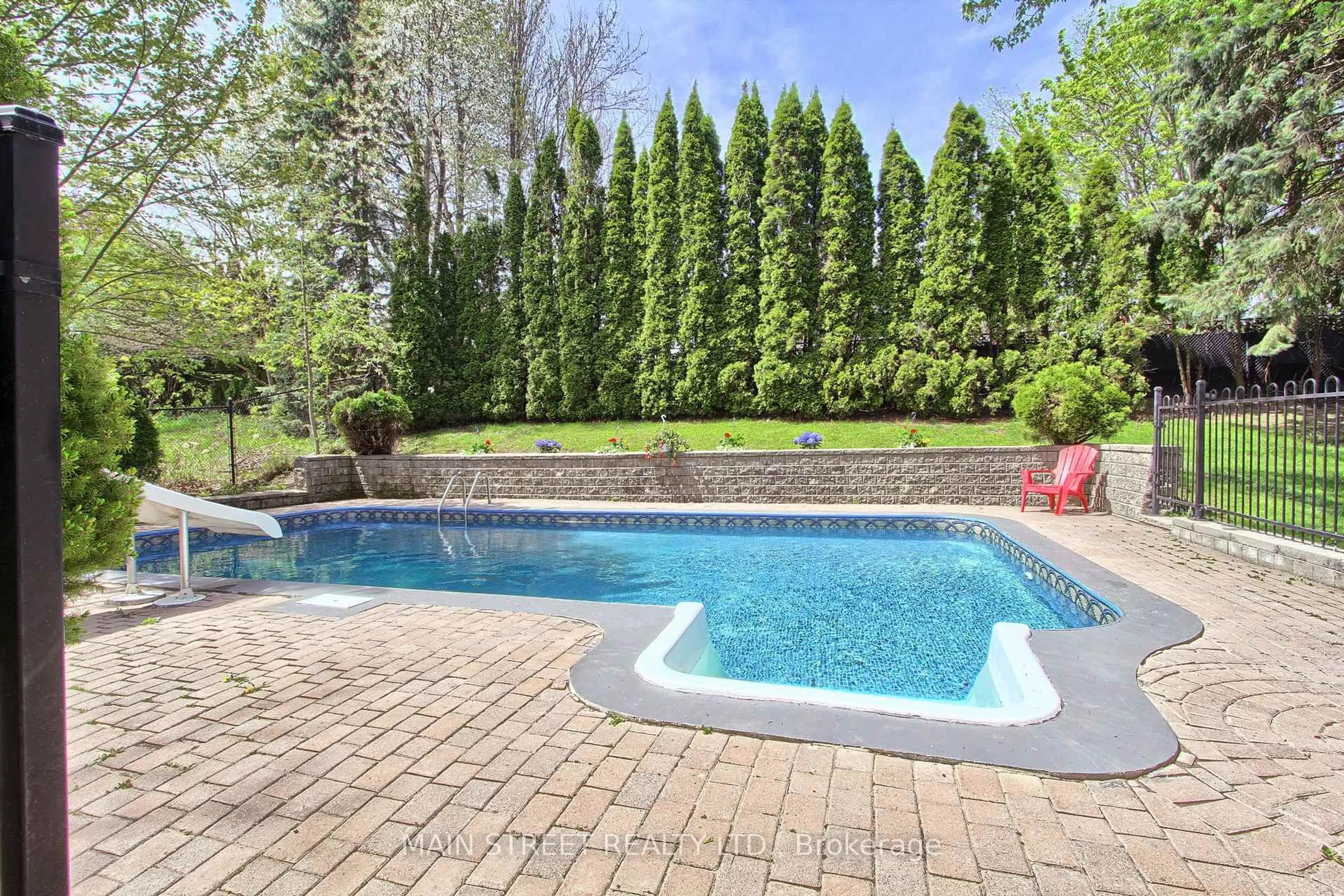 Pool for 898 Stonehaven Ave, Newmarket Ontario L3X 1K7