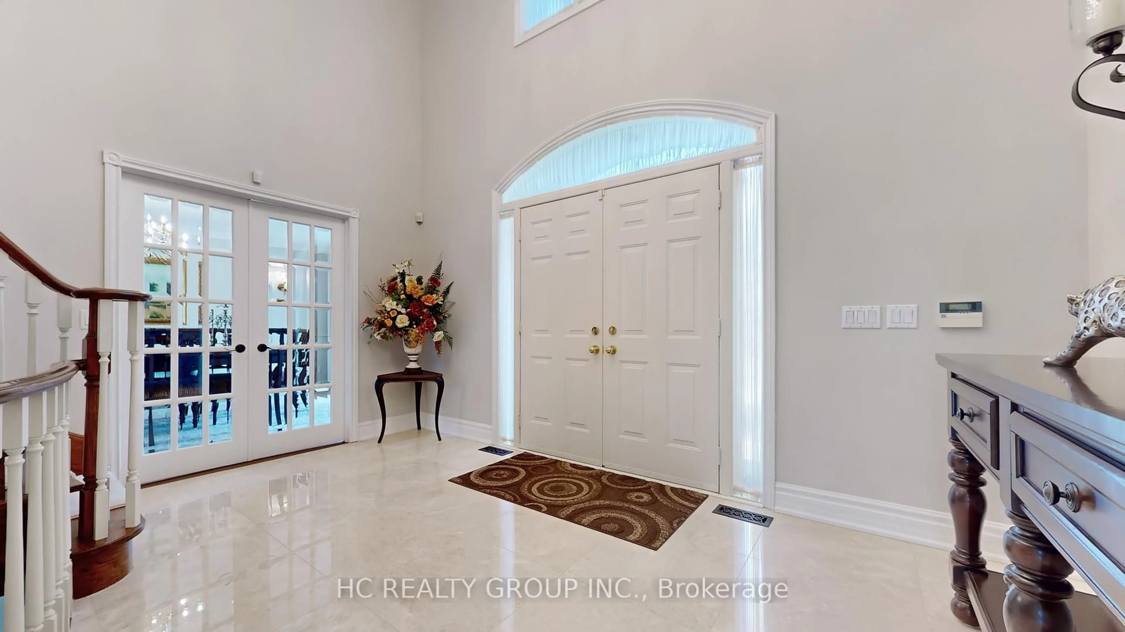Indoor entryway for 2 Glenridge Dr, Markham Ontario L6C 1A1