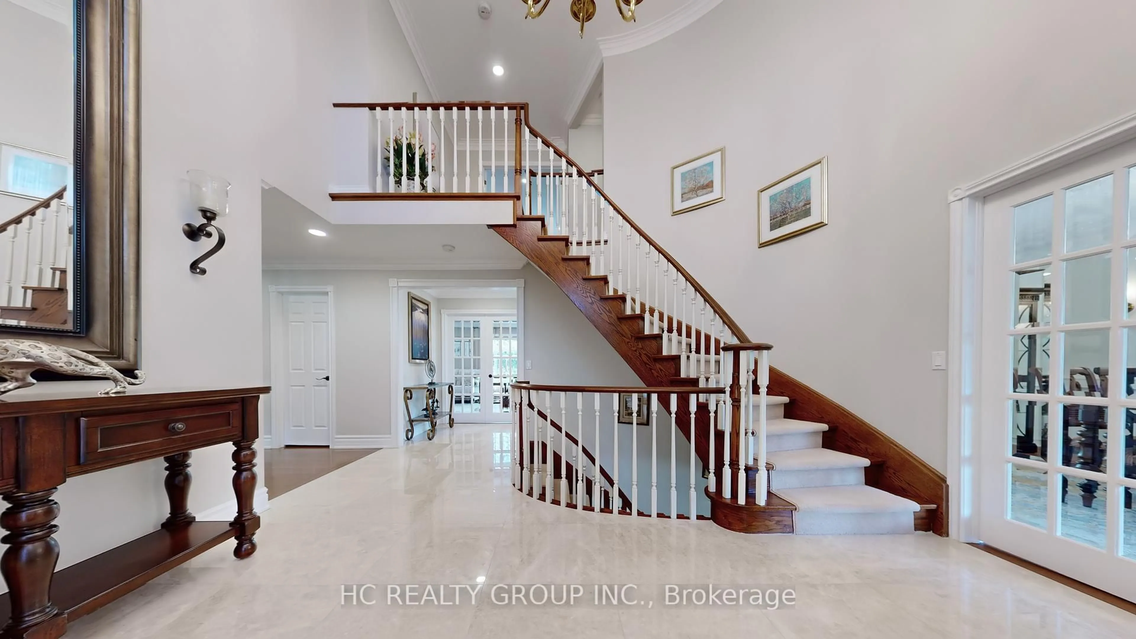 Indoor foyer for 2 Glenridge Dr, Markham Ontario L6C 1A1