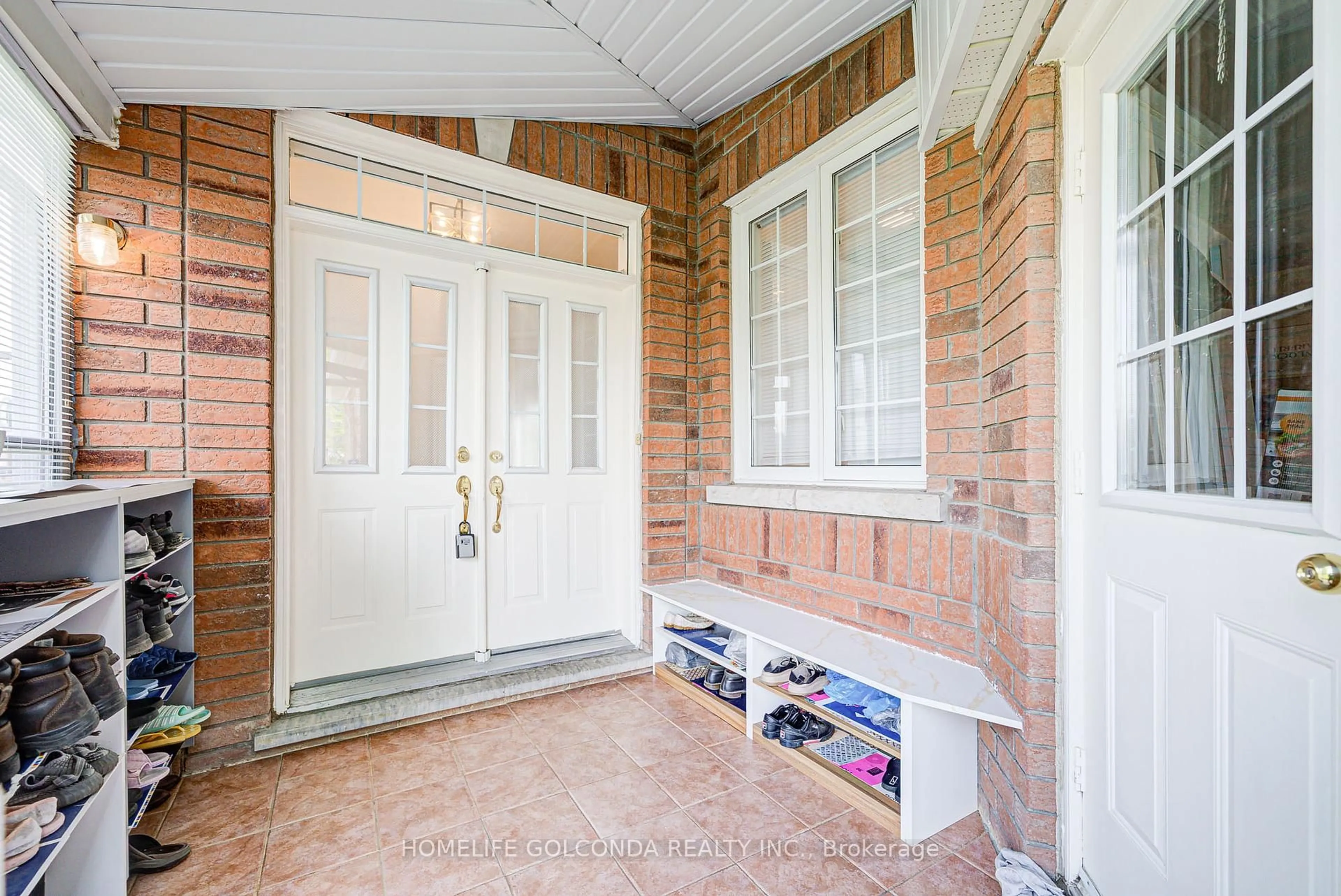 Indoor entryway for 2 Eastpine Dr, Markham Ontario L3R 4Z2