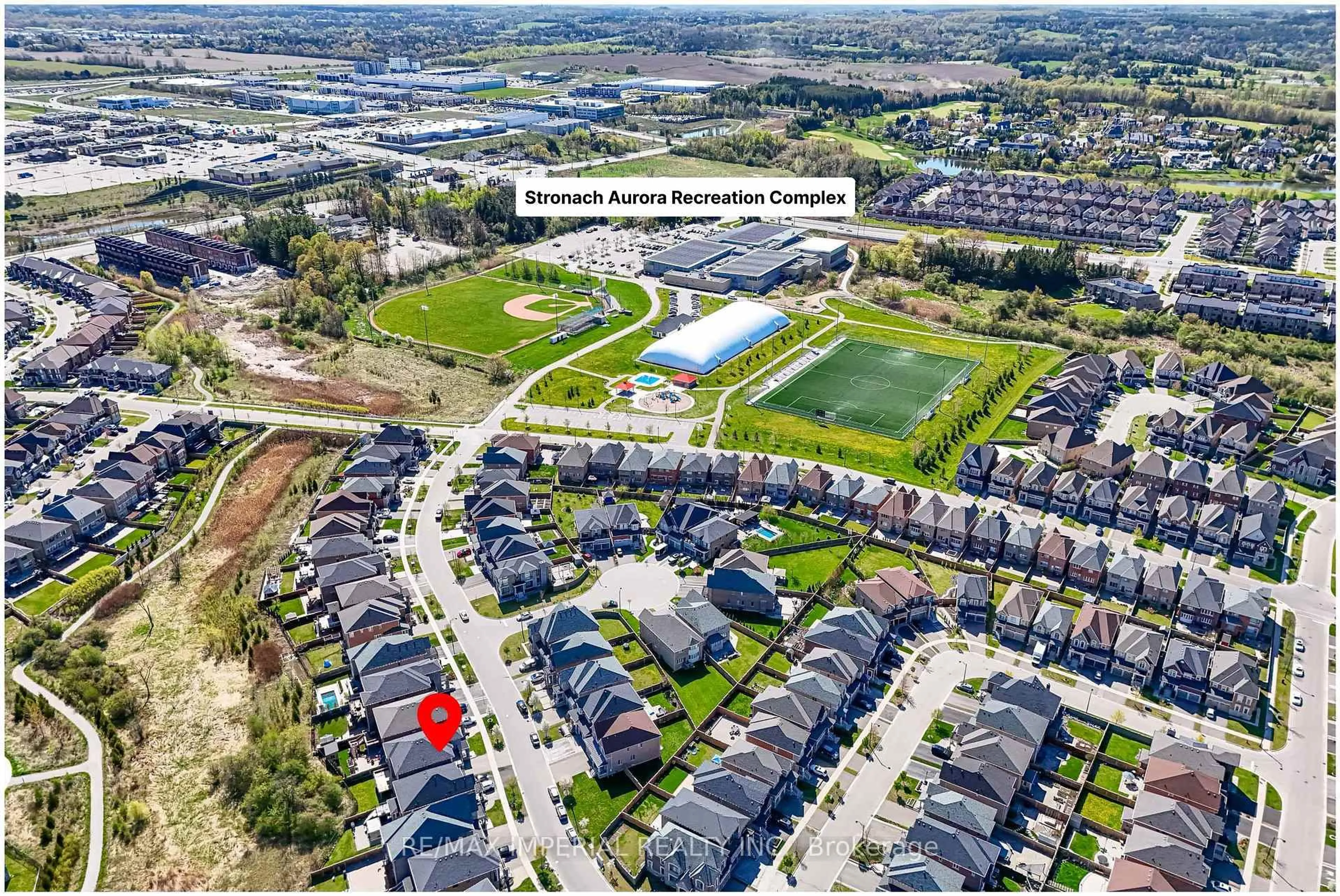 A pic from outside/outdoor area/front of a property/back of a property/a pic from drone, street for 170 SCRIVENER Dr, Aurora Ontario L4G 0Y9
