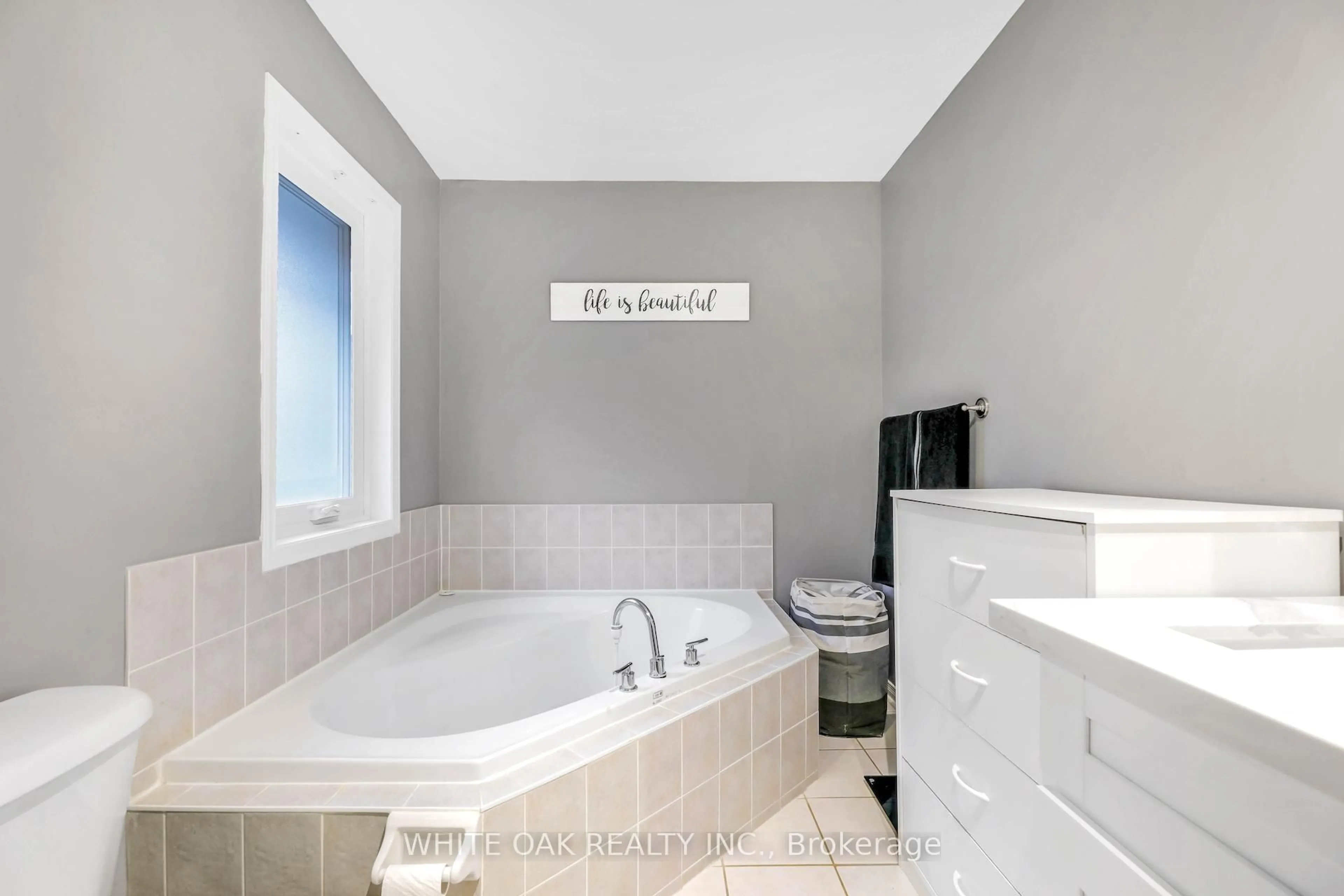 Contemporary bathroom, ceramic/tile floor for 43 Sassafras Circ, Vaughan Ontario L4J 8M7