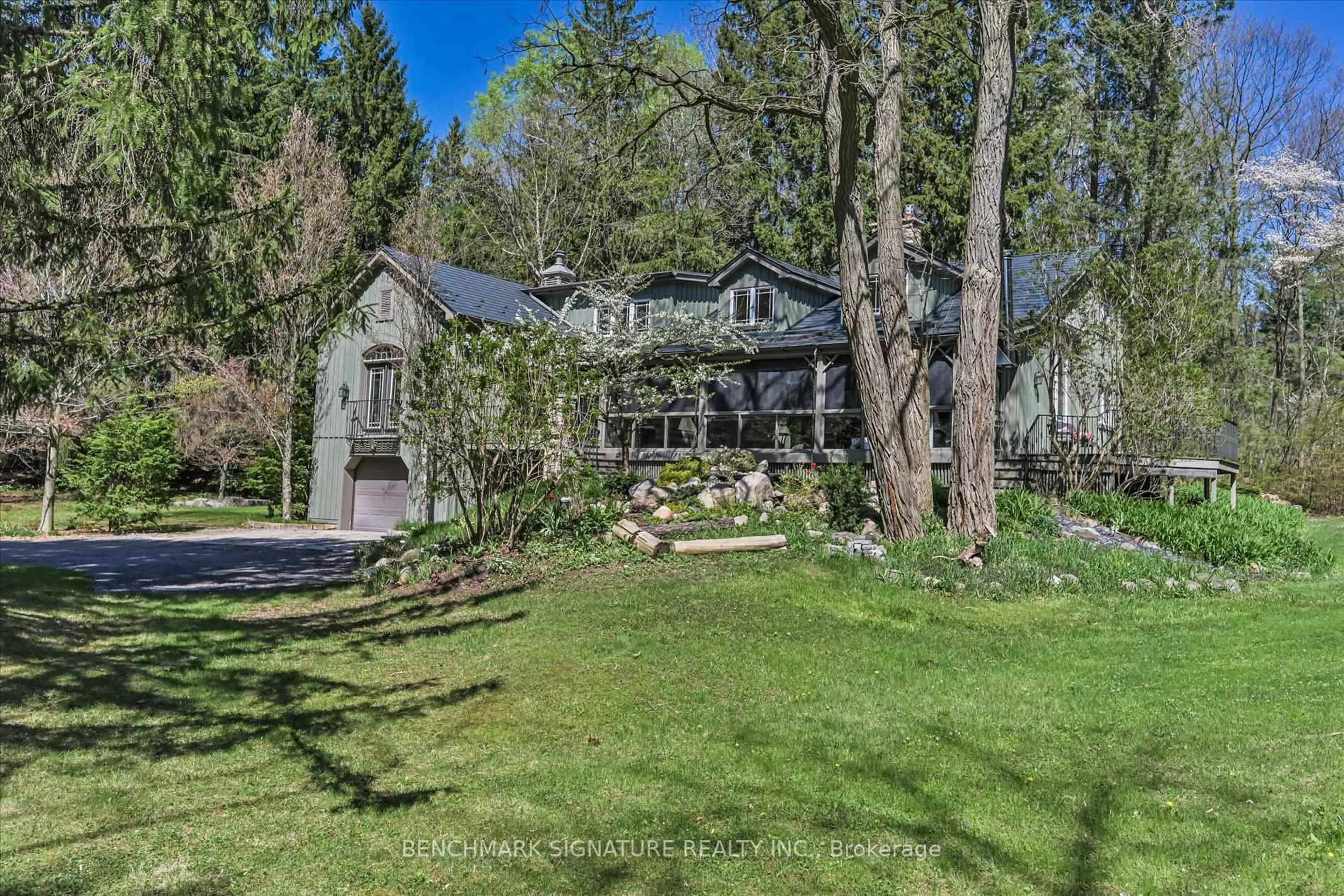A pic from outside/outdoor area/front of a property/back of a property/a pic from drone, unknown for 115 Fog Rd, King Ontario L7B 1A3
