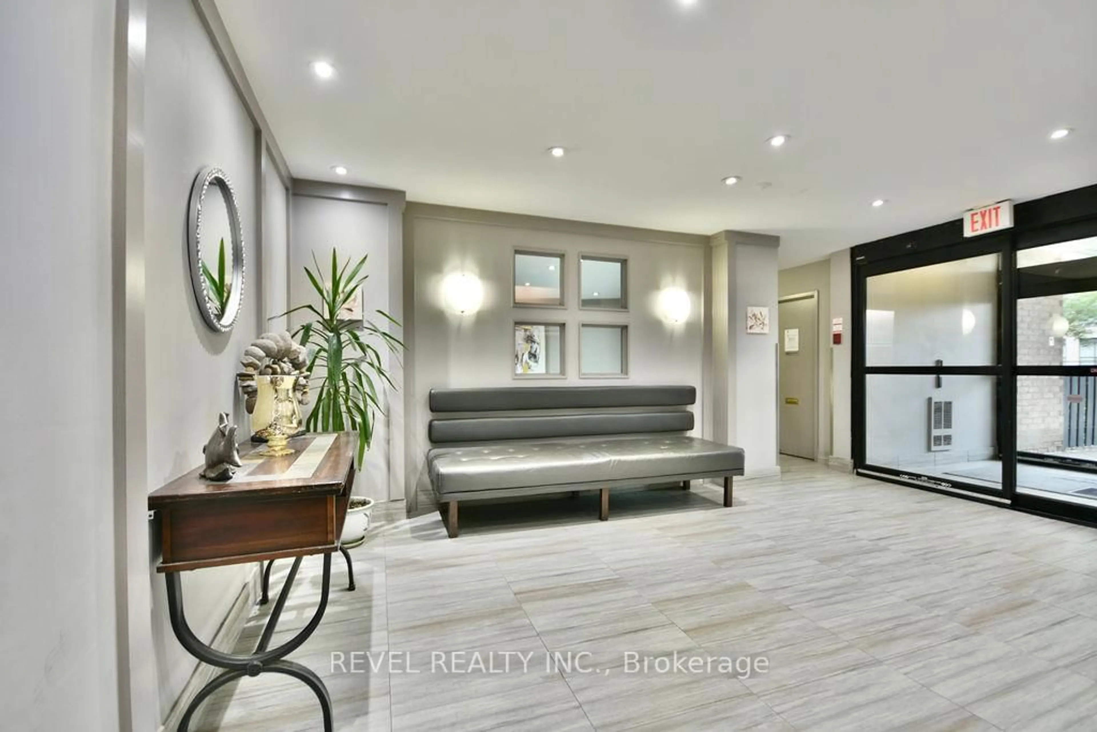 Unknown for 260 Davis Dr #306, Newmarket Ontario L3Y 7C3