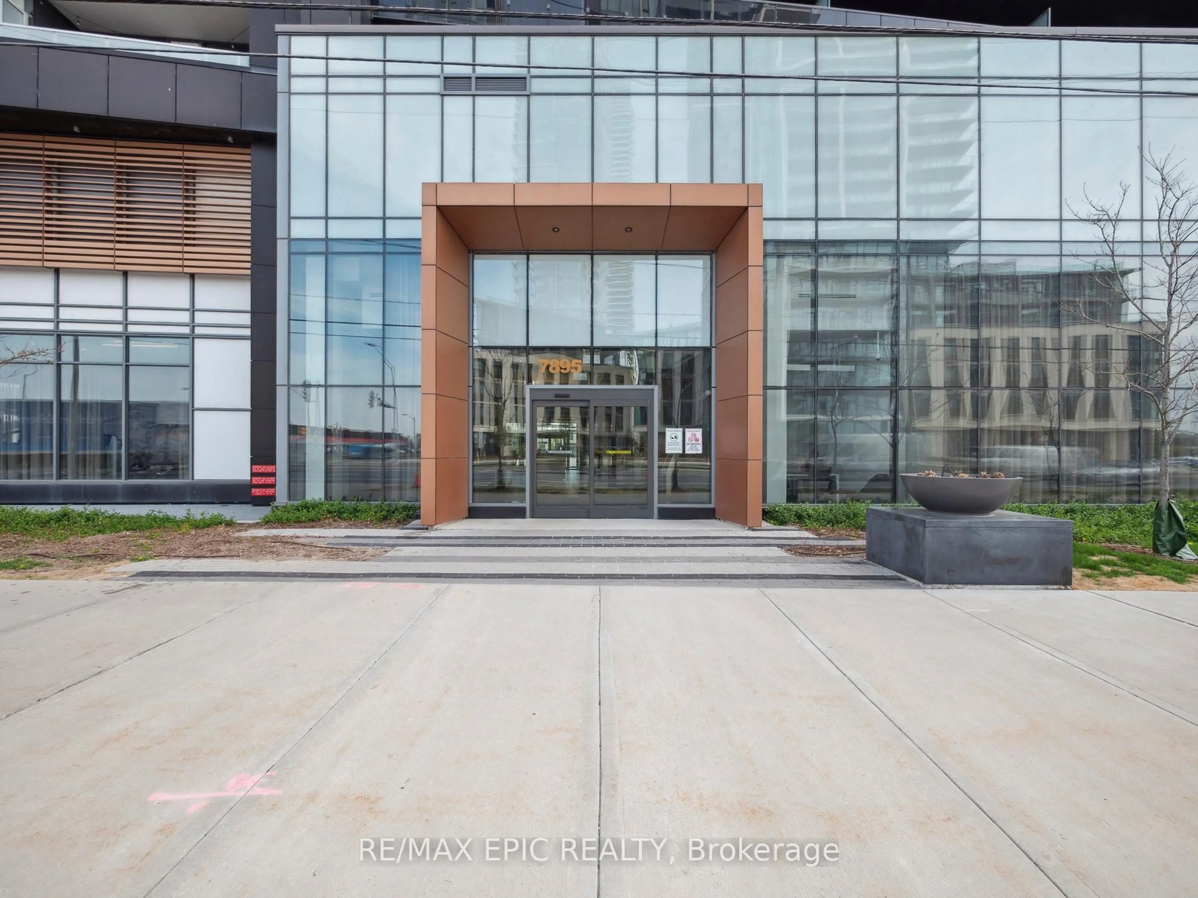 Indoor foyer for 7895 Jane St #PH1, Vaughan Ontario L4K 0K2