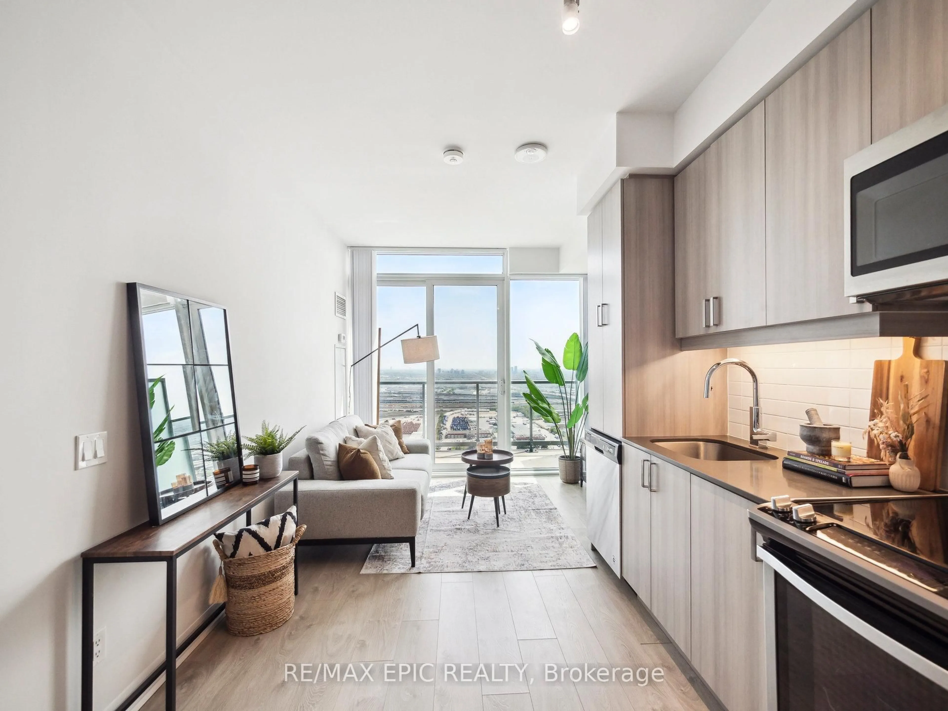 Open concept kitchen, unknown for 7895 Jane St #PH1, Vaughan Ontario L4K 0K2
