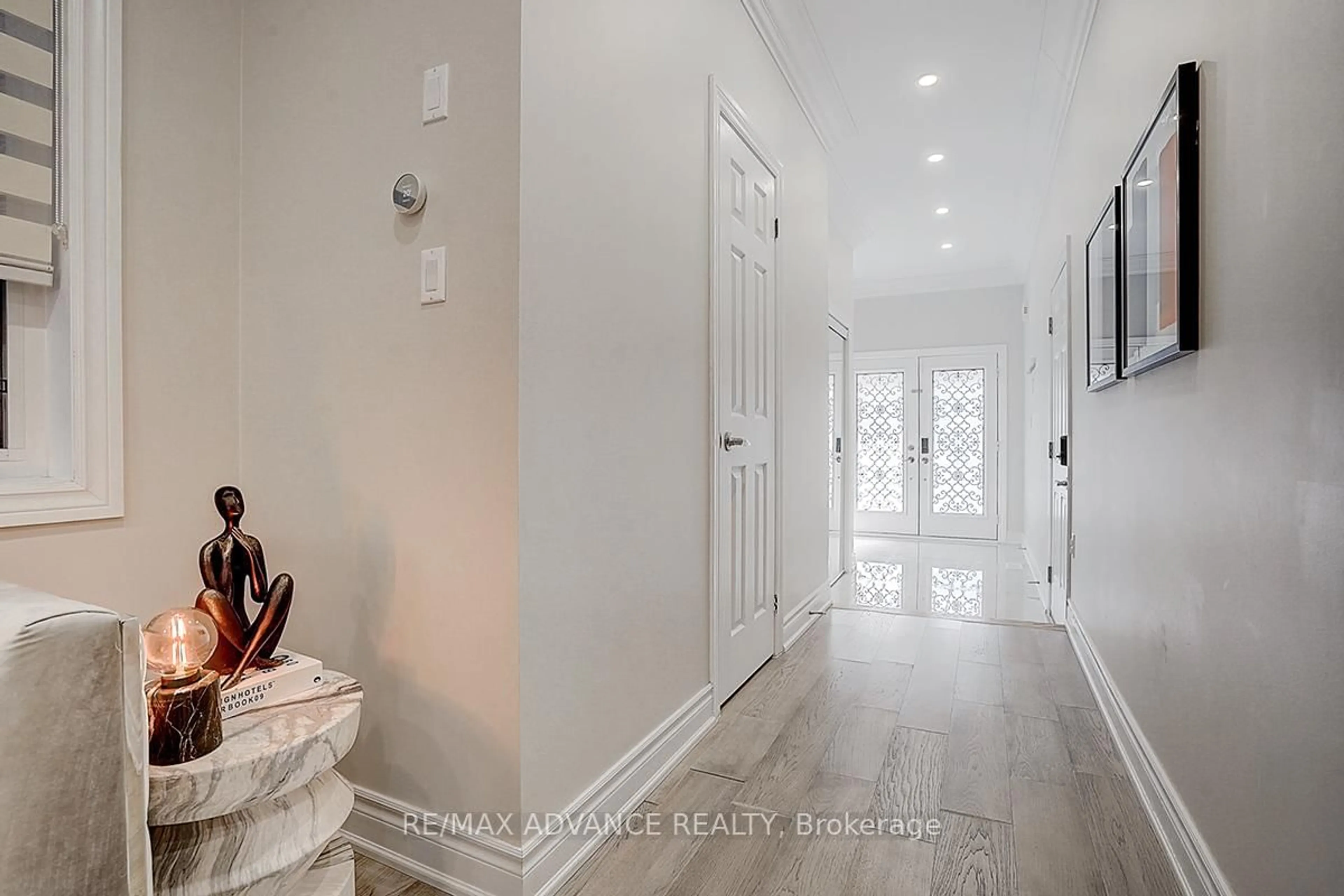 Indoor entryway for 136 Laramie Cres, Vaughan Ontario L6A 0R1