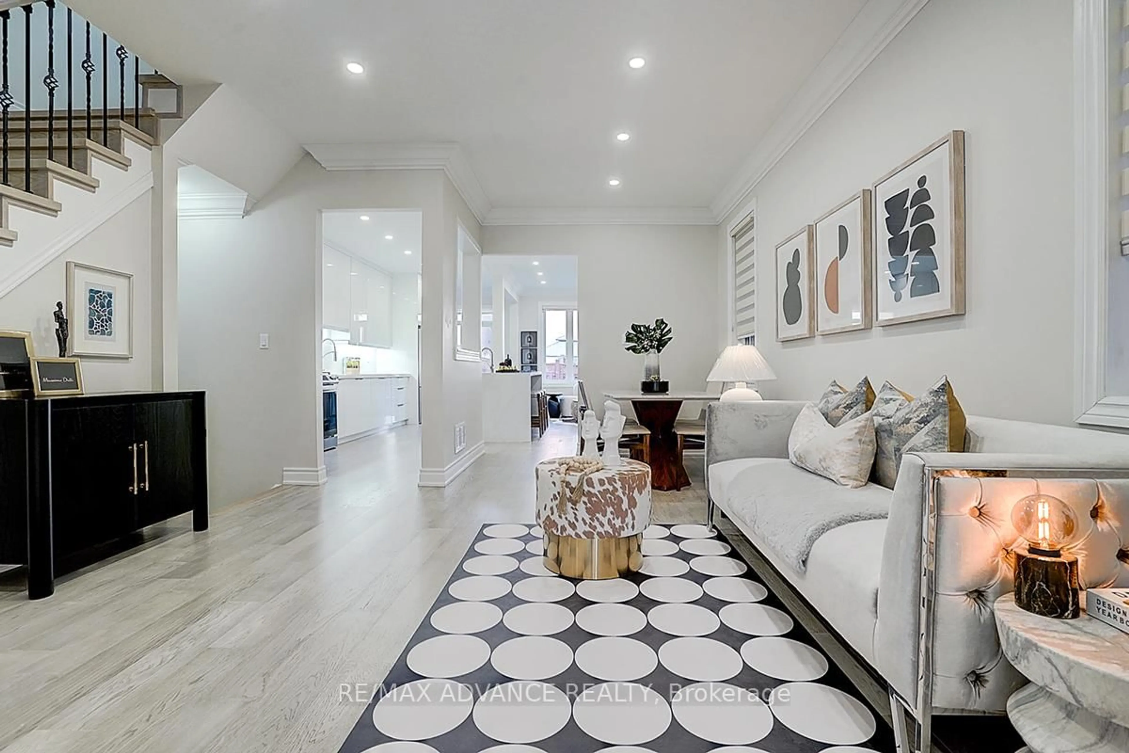 Indoor entryway for 136 Laramie Cres, Vaughan Ontario L6A 0R1