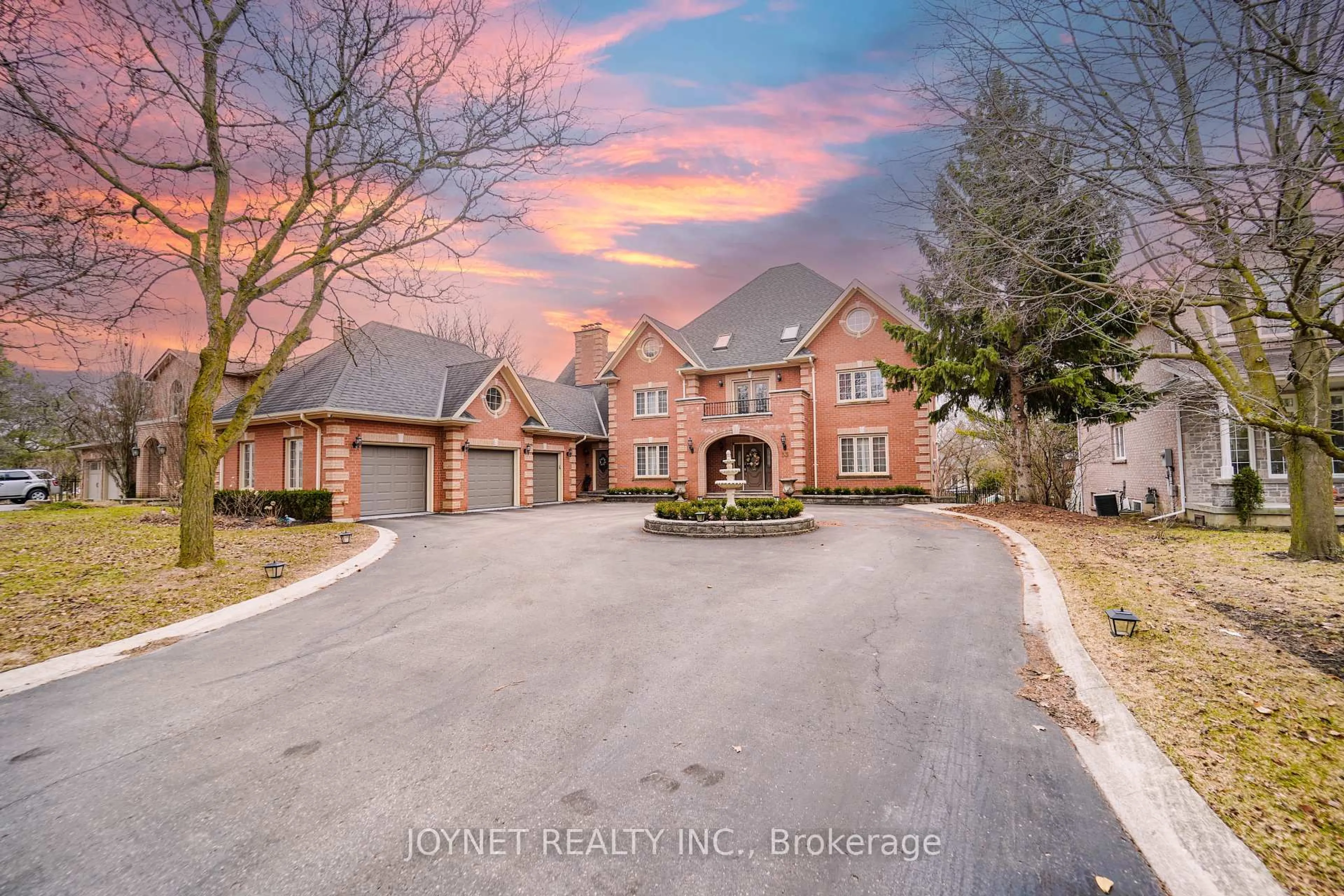 Home with brick exterior material, street for 33 Oatlands Cres, Richmond Hill Ontario L4C 9P1