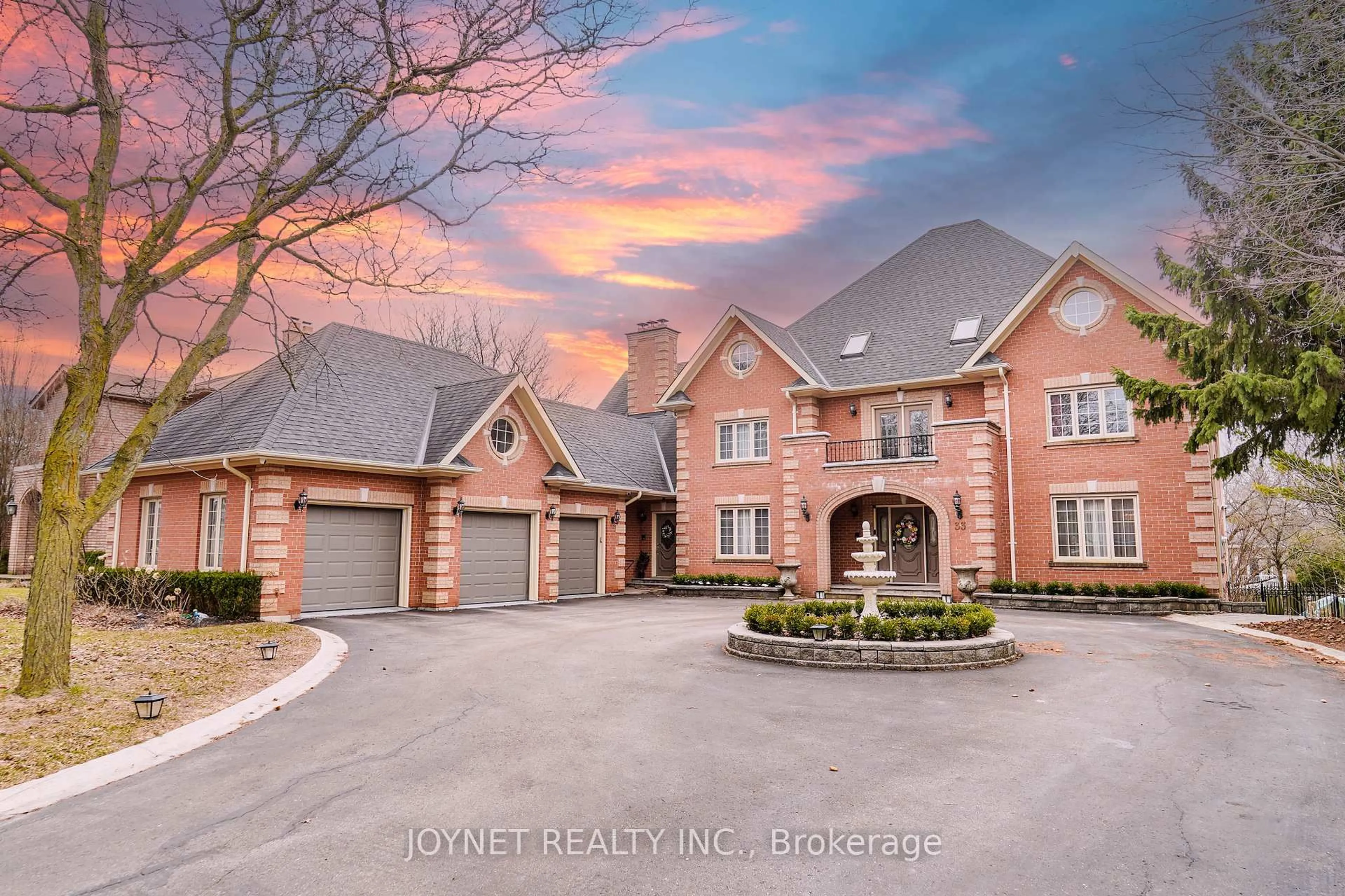 Home with brick exterior material, unknown for 33 Oatlands Cres, Richmond Hill Ontario L4C 9P1