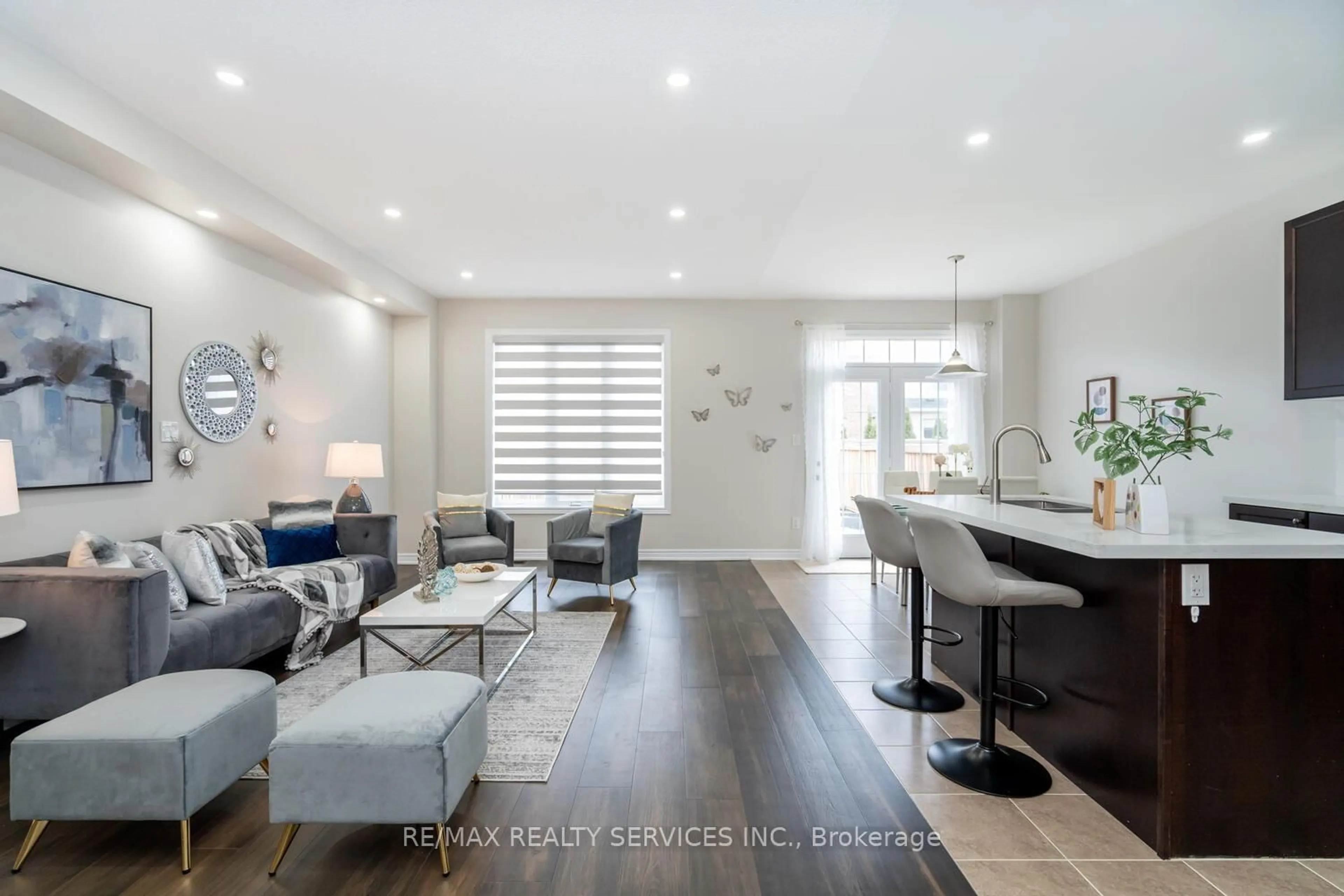 Living room with furniture, unknown for 25 Mccabe Lane, New Tecumseth Ontario L0G 1W0
