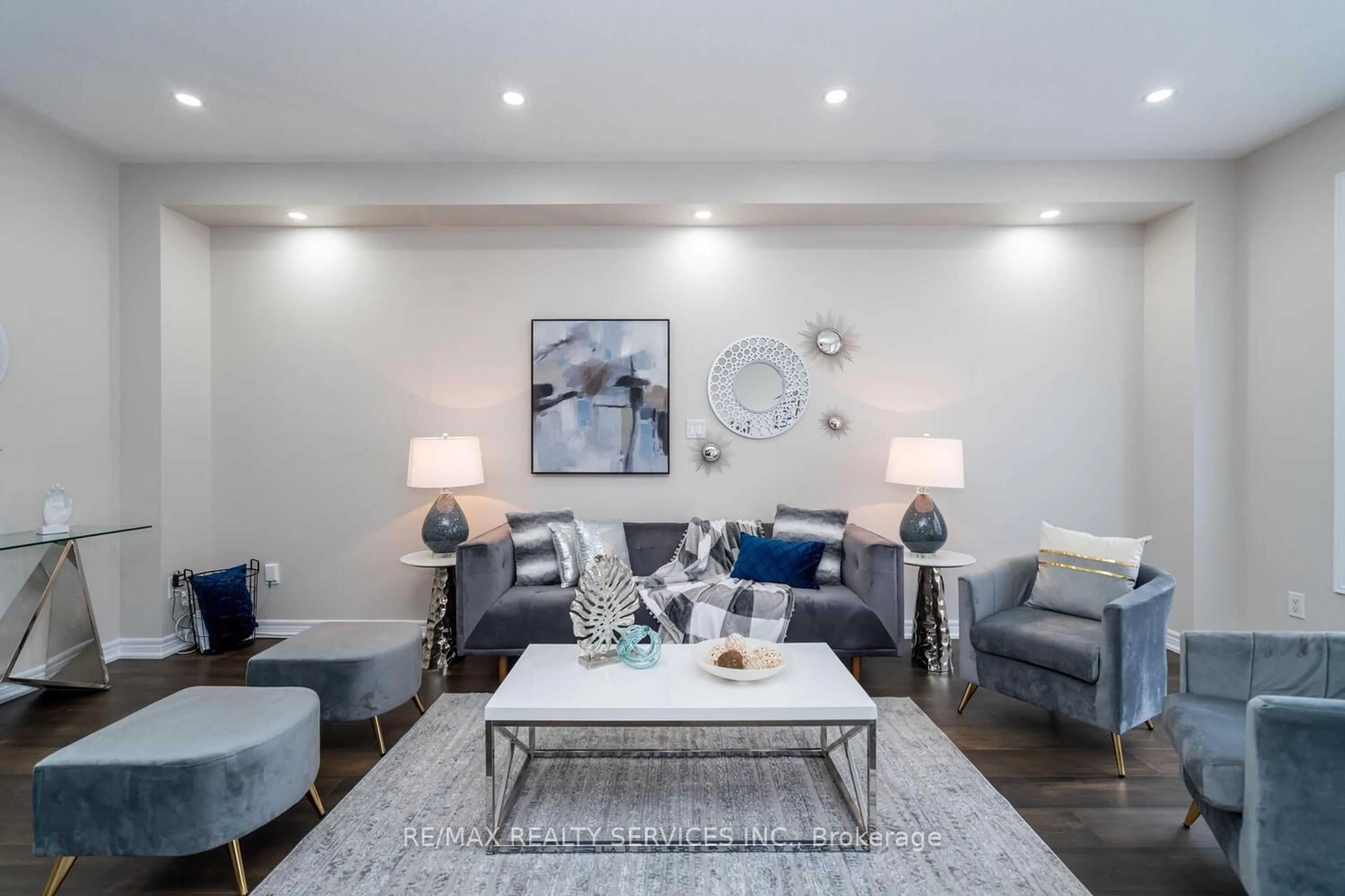 Living room with furniture, unknown for 25 Mccabe Lane, New Tecumseth Ontario L0G 1W0