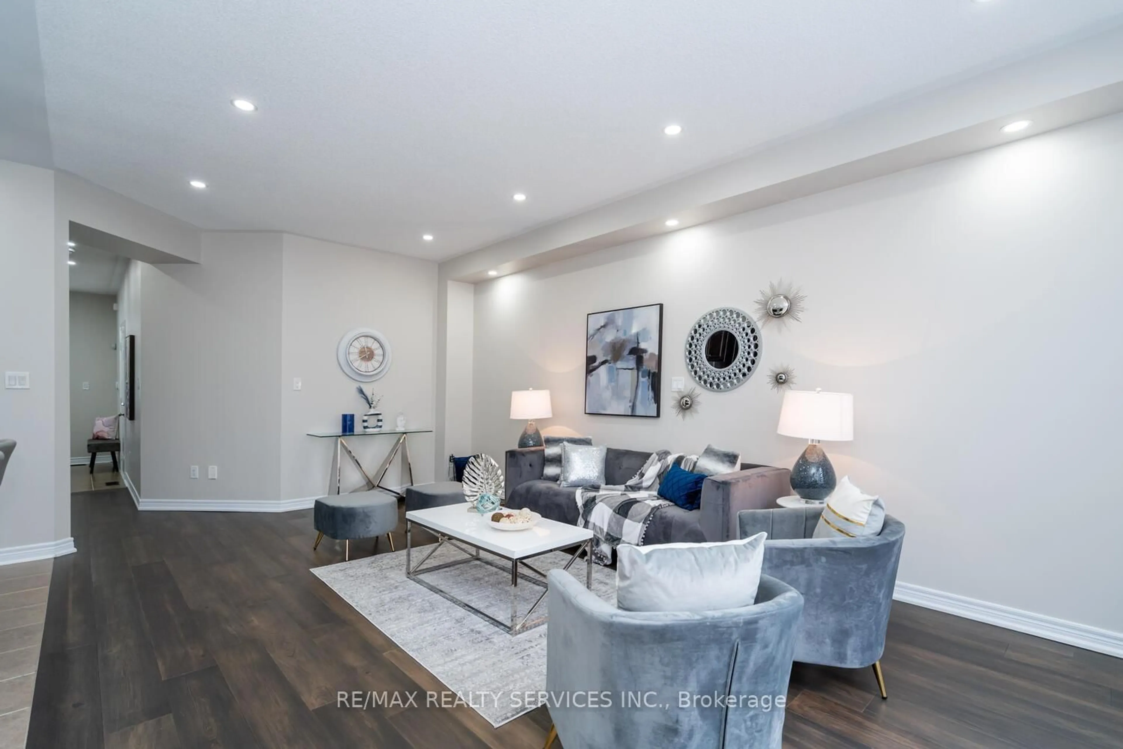 Living room with furniture, wood/laminate floor for 25 Mccabe Lane, New Tecumseth Ontario L0G 1W0