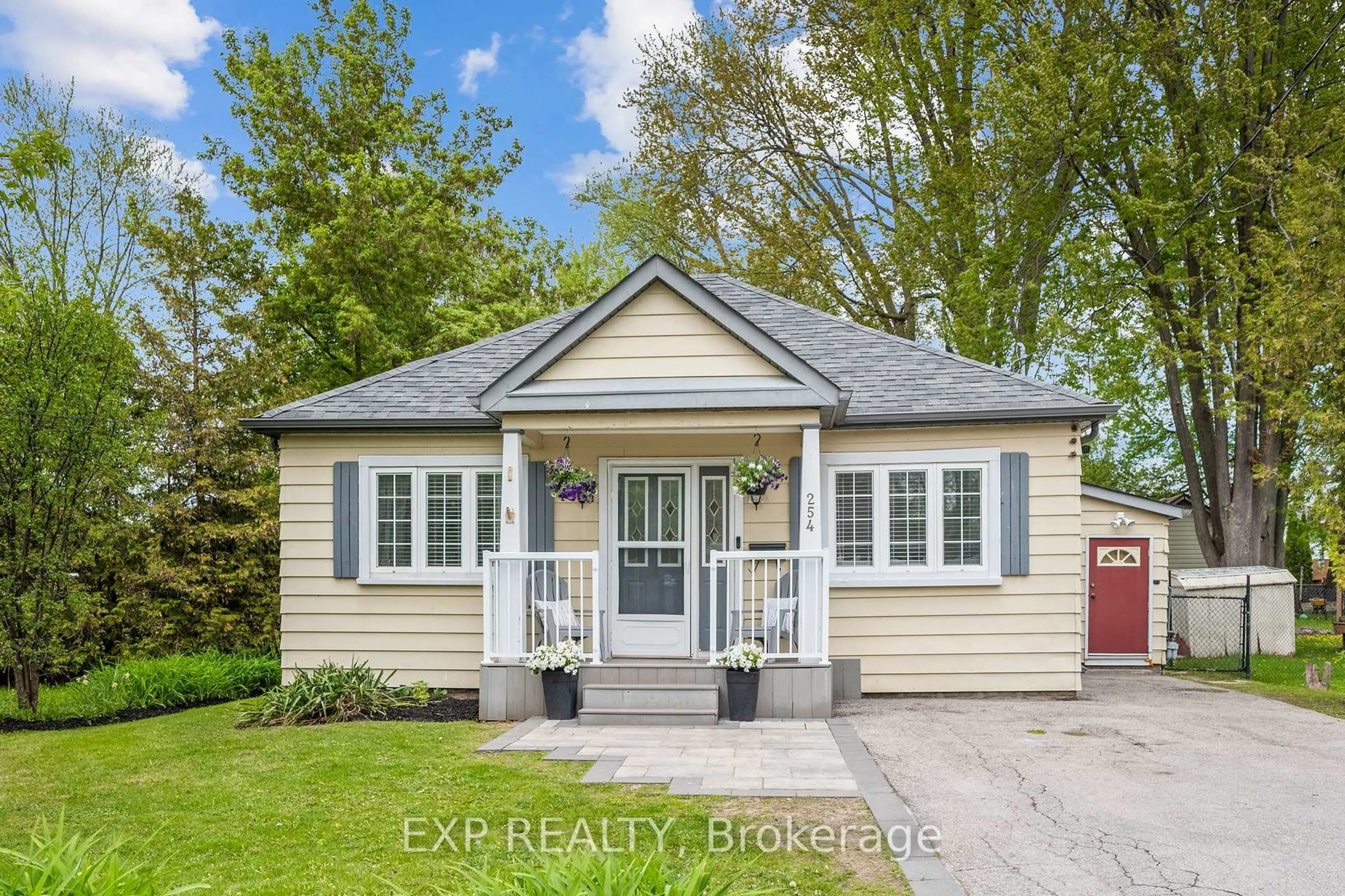Home with vinyl exterior material, street for 254 Royal Rd, Georgina Ontario L4P 2T8