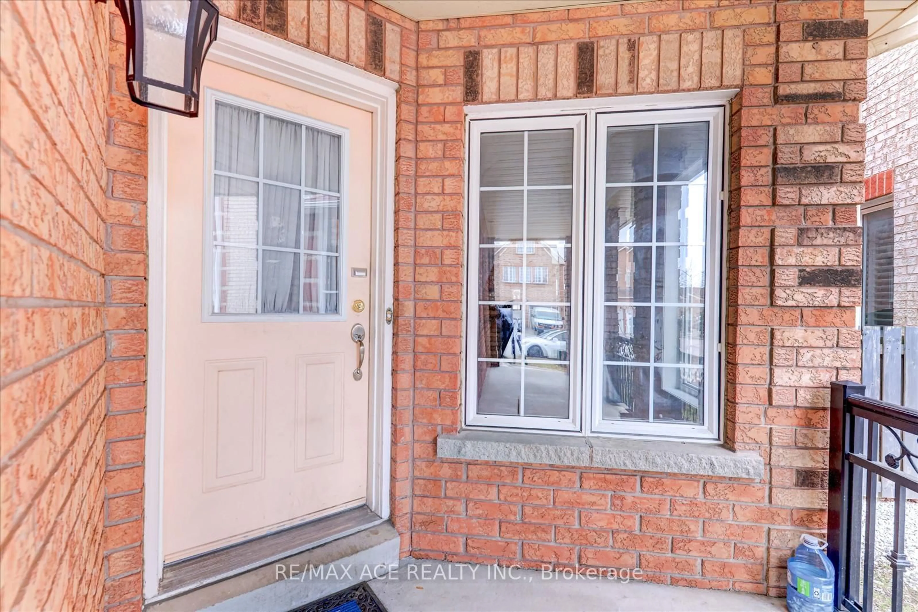 Indoor entryway for 21 Summerlea St, Markham Ontario L3S 4H6