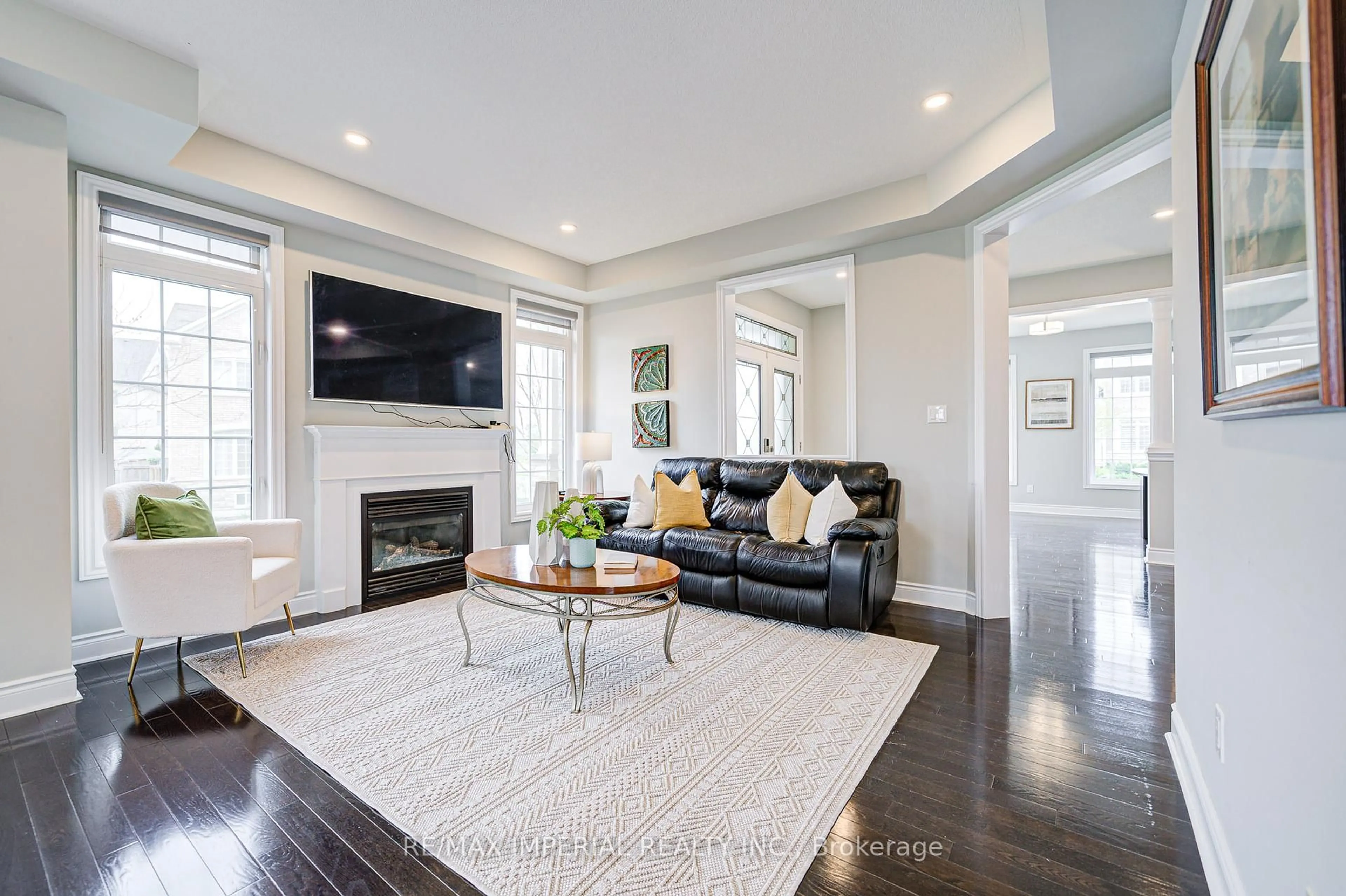 Living room with furniture, unknown for 982 Wilbur Pipher Circ, Newmarket Ontario L3X 0B8