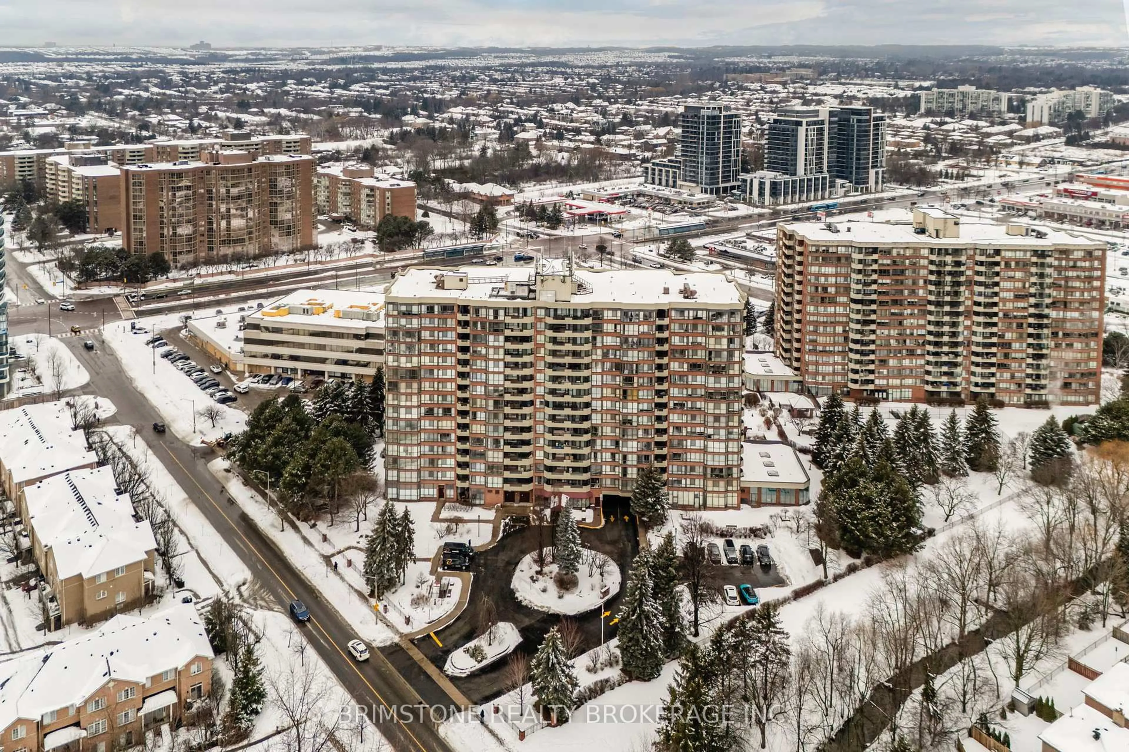 A pic from outside/outdoor area/front of a property/back of a property/a pic from drone, city buildings view from balcony for 100 Observatory Lane #904, Richmond Hill Ontario L4C 1T4