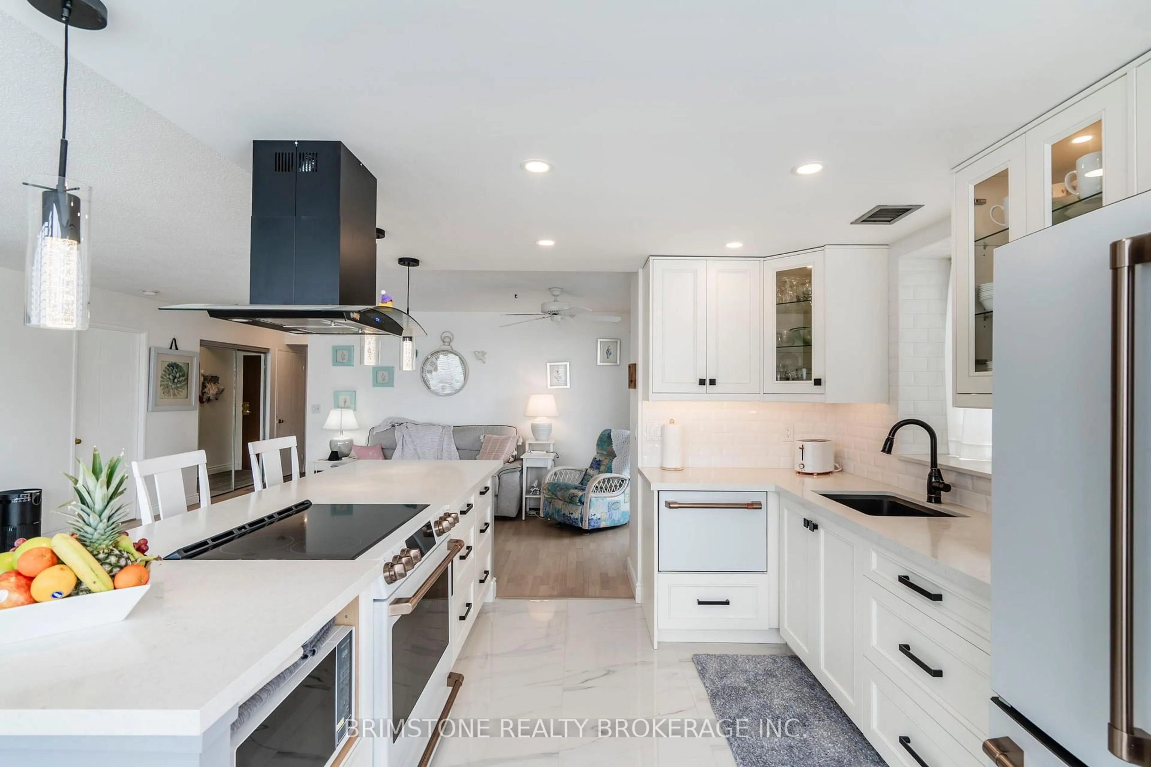Contemporary kitchen, ceramic/tile floor for 100 Observatory Lane #904, Richmond Hill Ontario L4C 1T4