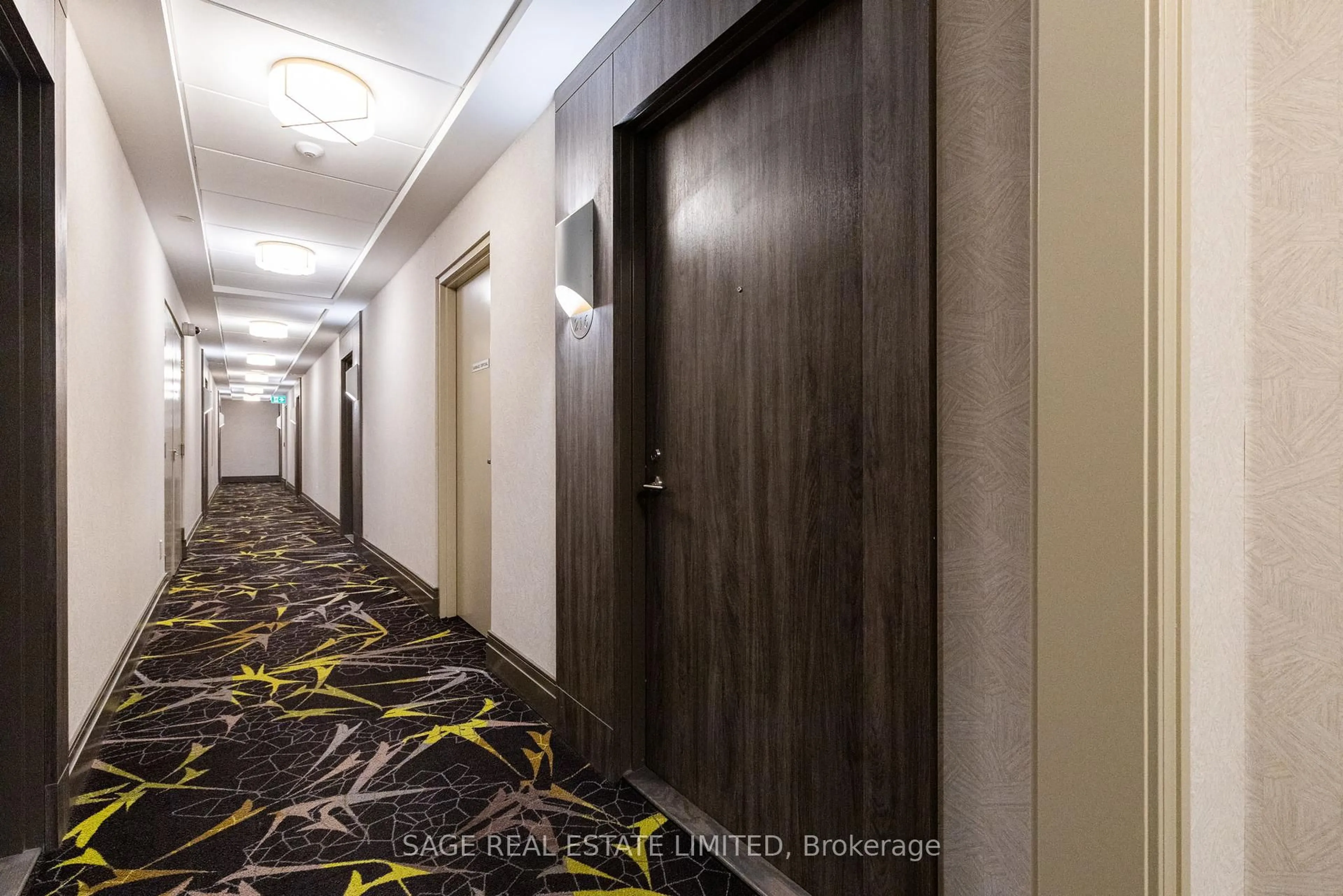 Indoor foyer for 10 Gatineau Dr #216, Vaughan Ontario L4J 0L2