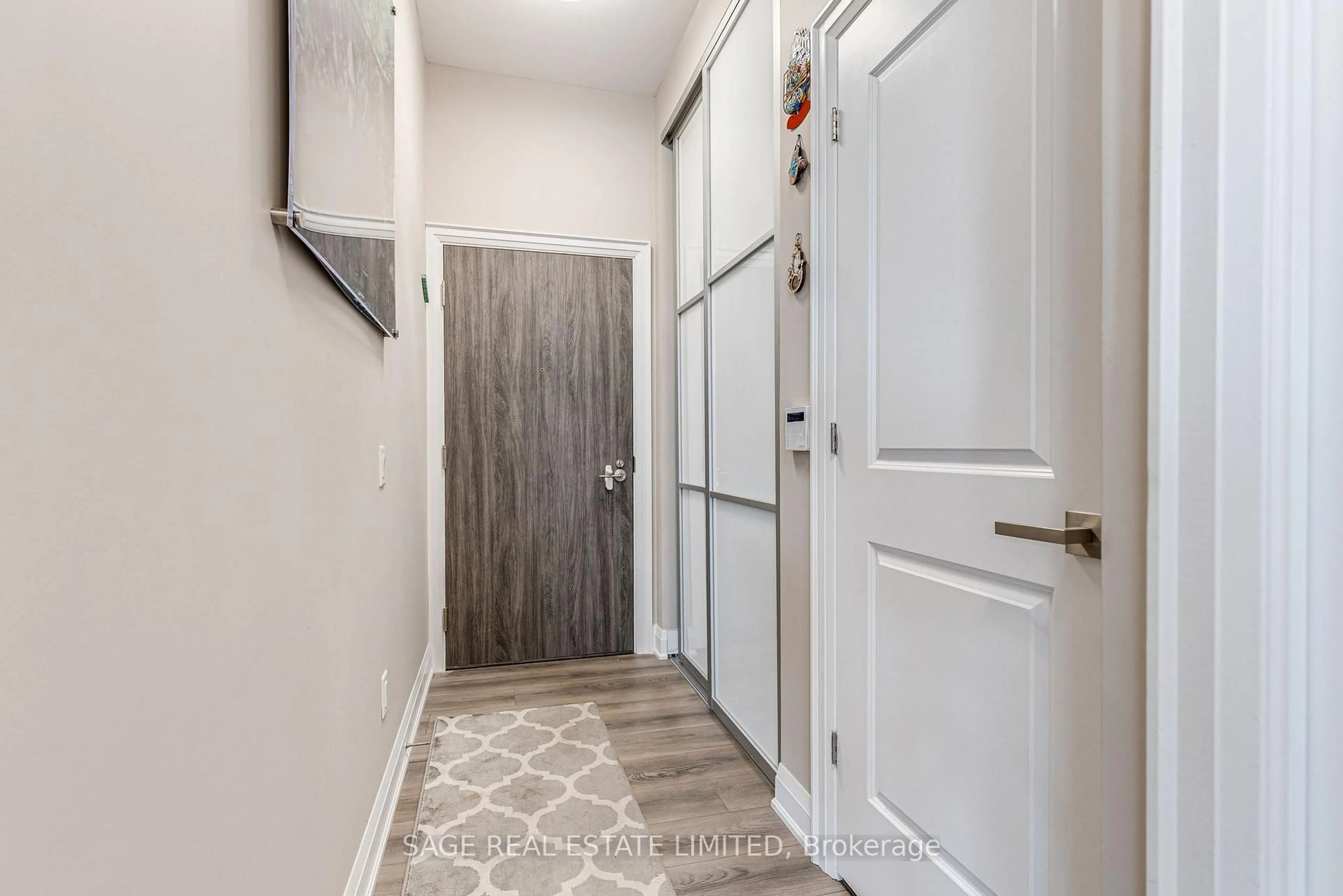 Indoor entryway for 10 Gatineau Dr #216, Vaughan Ontario L4J 0L2